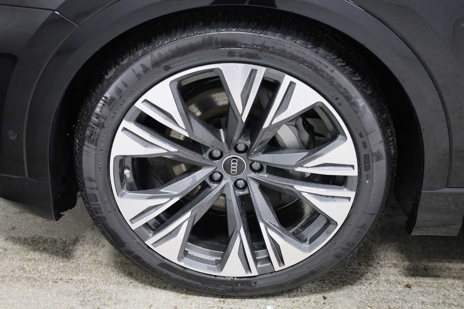 Thumbnail: 2026 Audi Q8 - 37