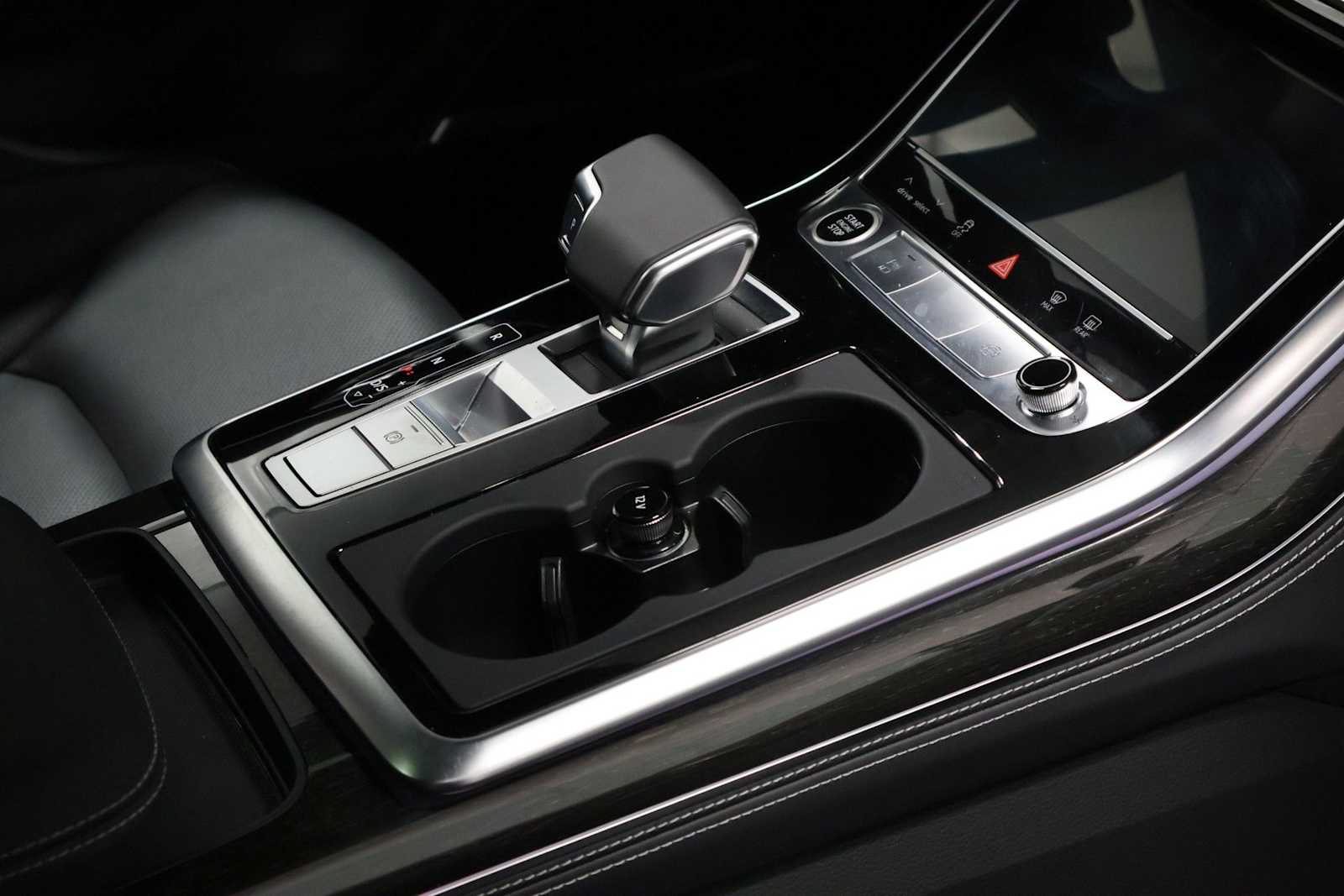 Thumbnail: 2025 Audi Q8 - 20