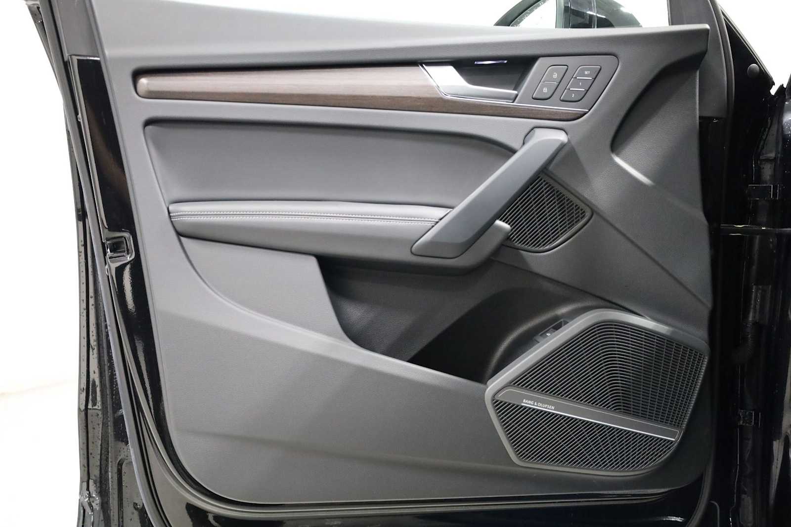 Thumbnail: 2023 Audi Q5 - 16