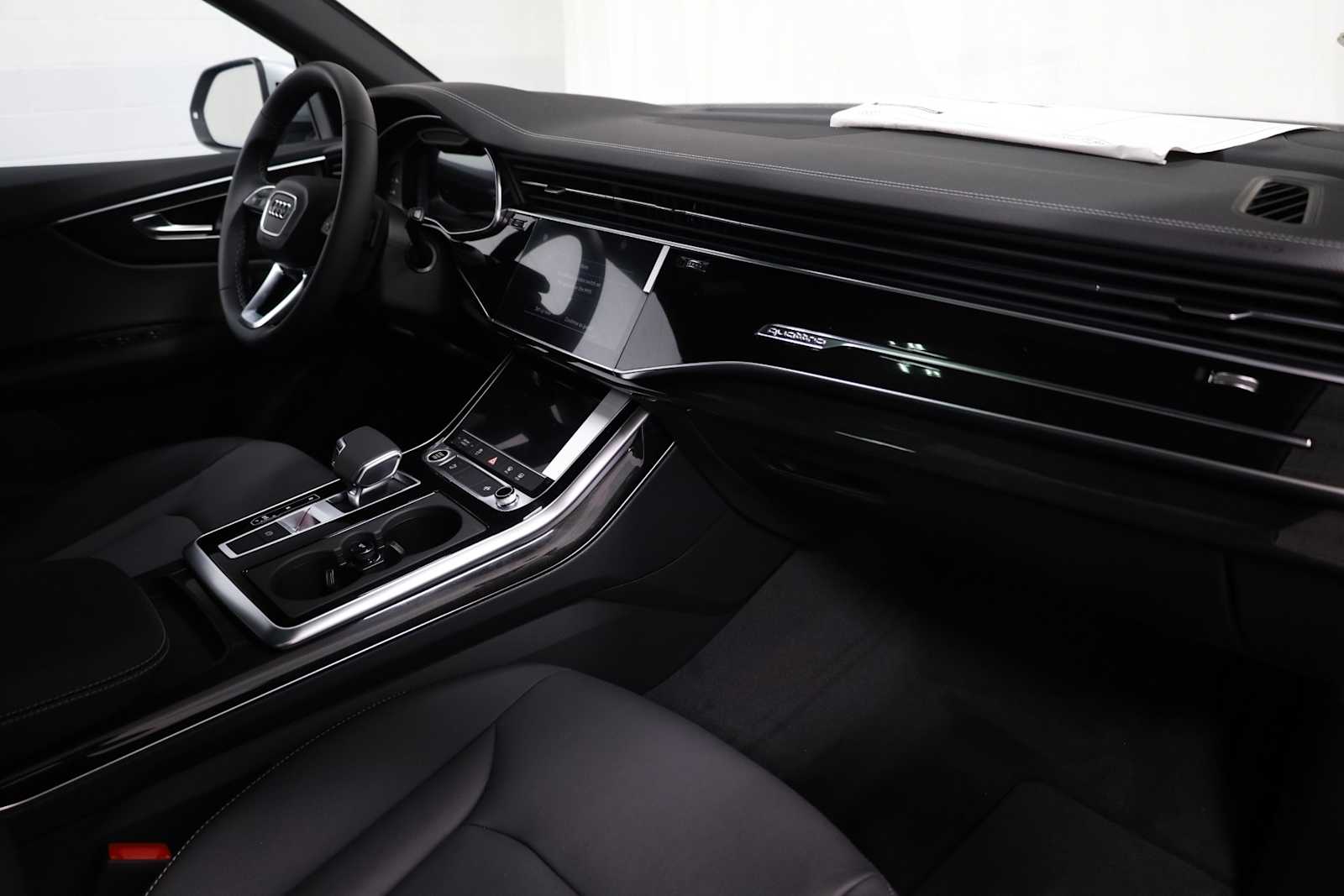 Thumbnail: 2025 Audi Q8 - 6