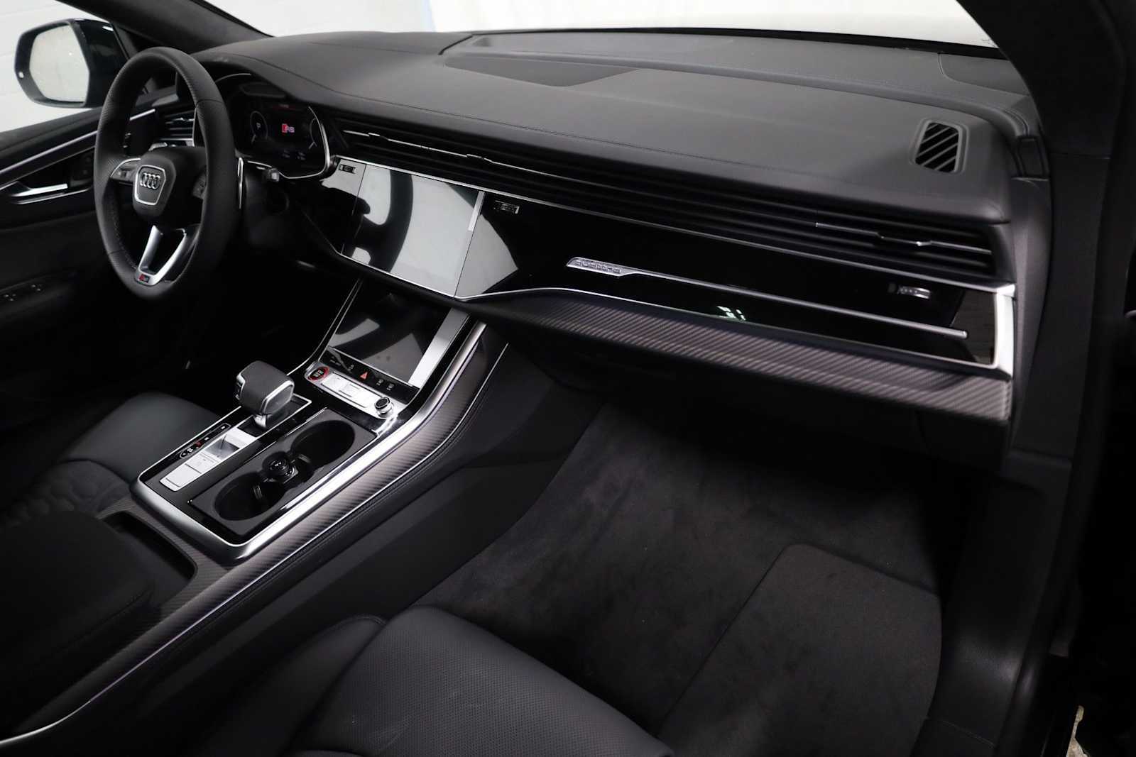 Thumbnail: 2026 Audi RS Q8 - 6