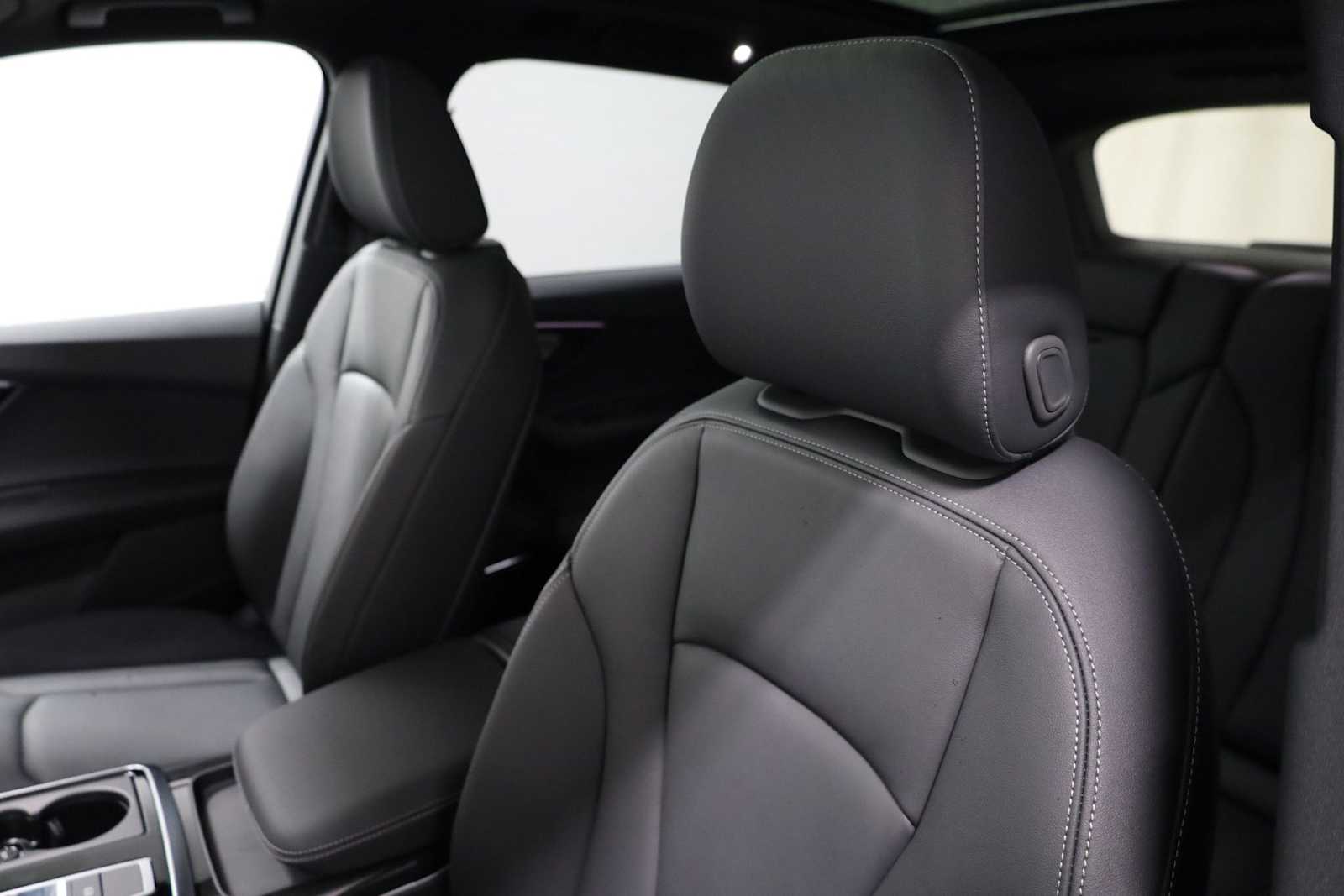 Thumbnail: 2026 Audi Q7 - 18