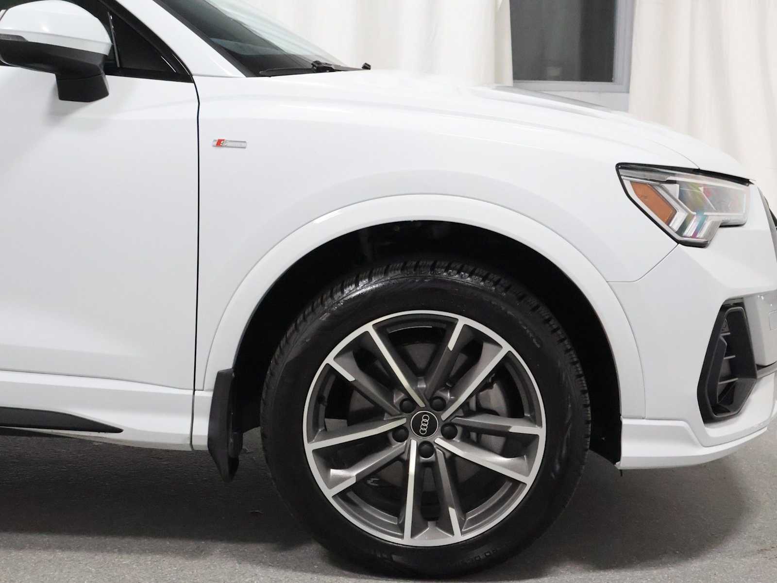 Thumbnail: 2024 Audi Q3 - 11