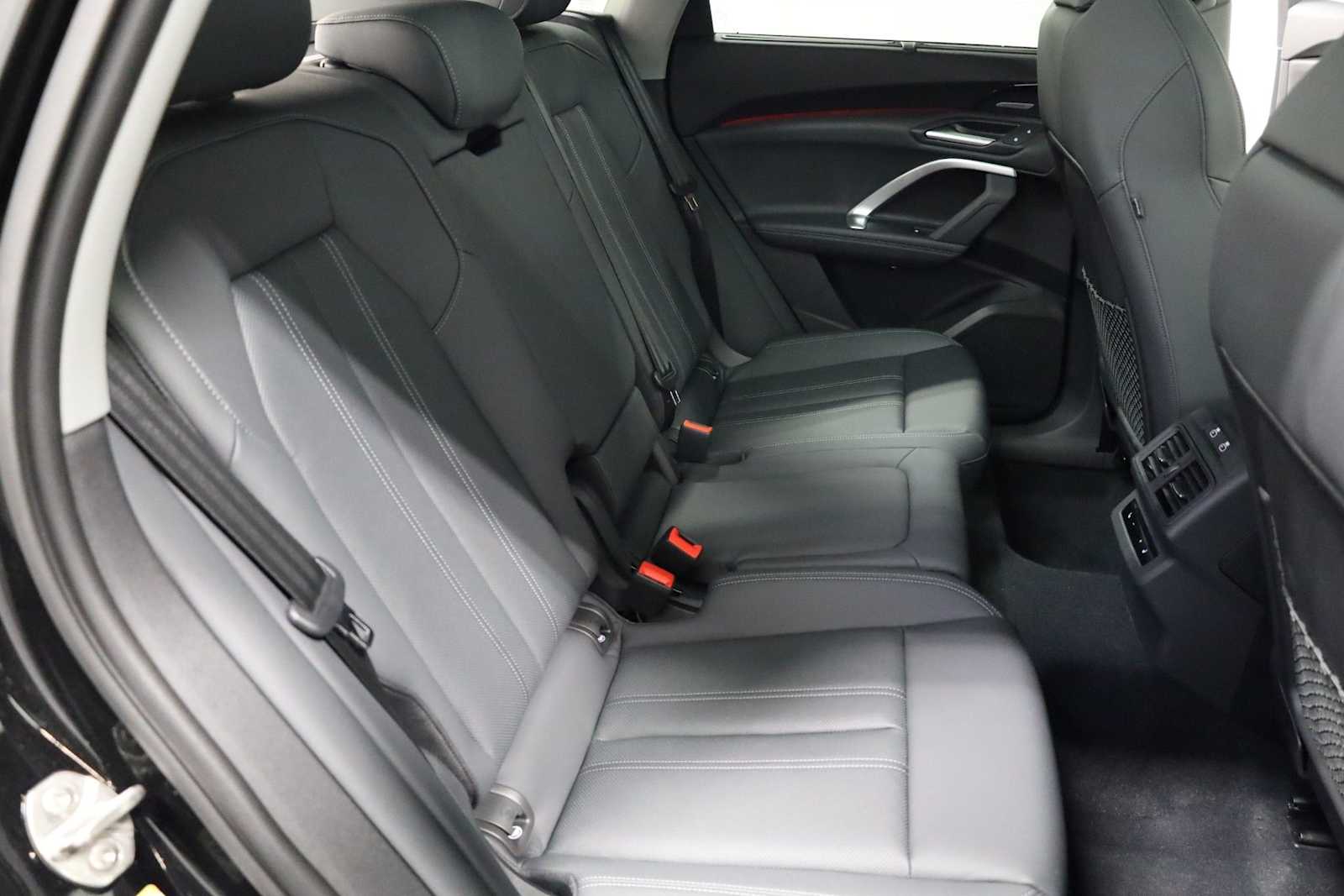 Thumbnail: 2025 Audi Q5 - 36