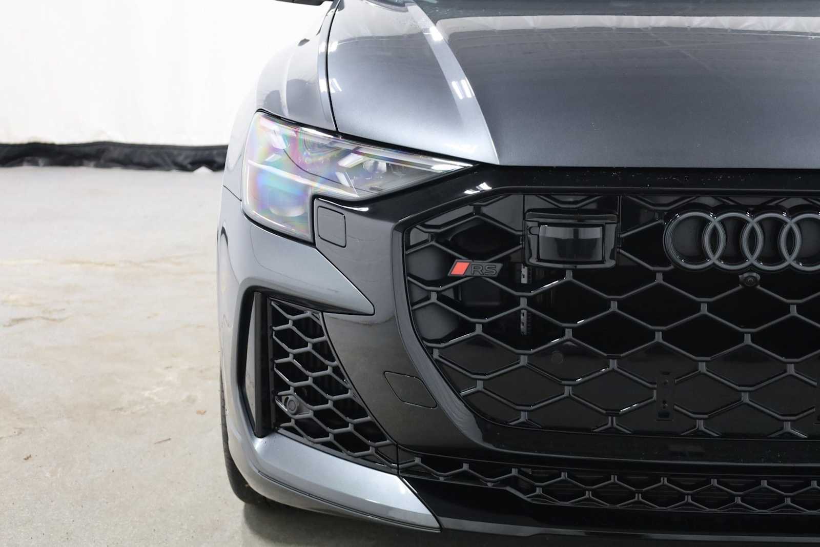 Thumbnail: 2026 Audi RS Q8 - 14