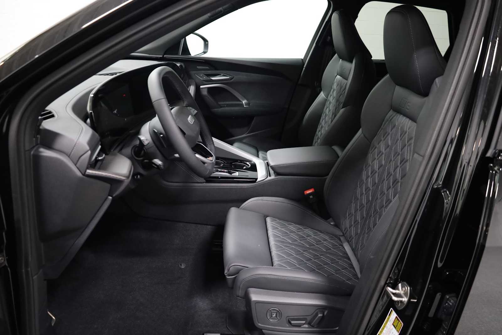 Thumbnail: 2025 Audi SQ5 - 5