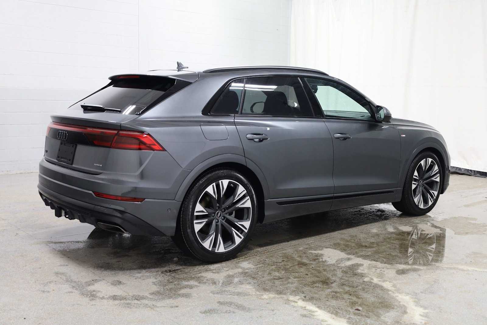 Thumbnail: 2026 Audi Q8 - 9