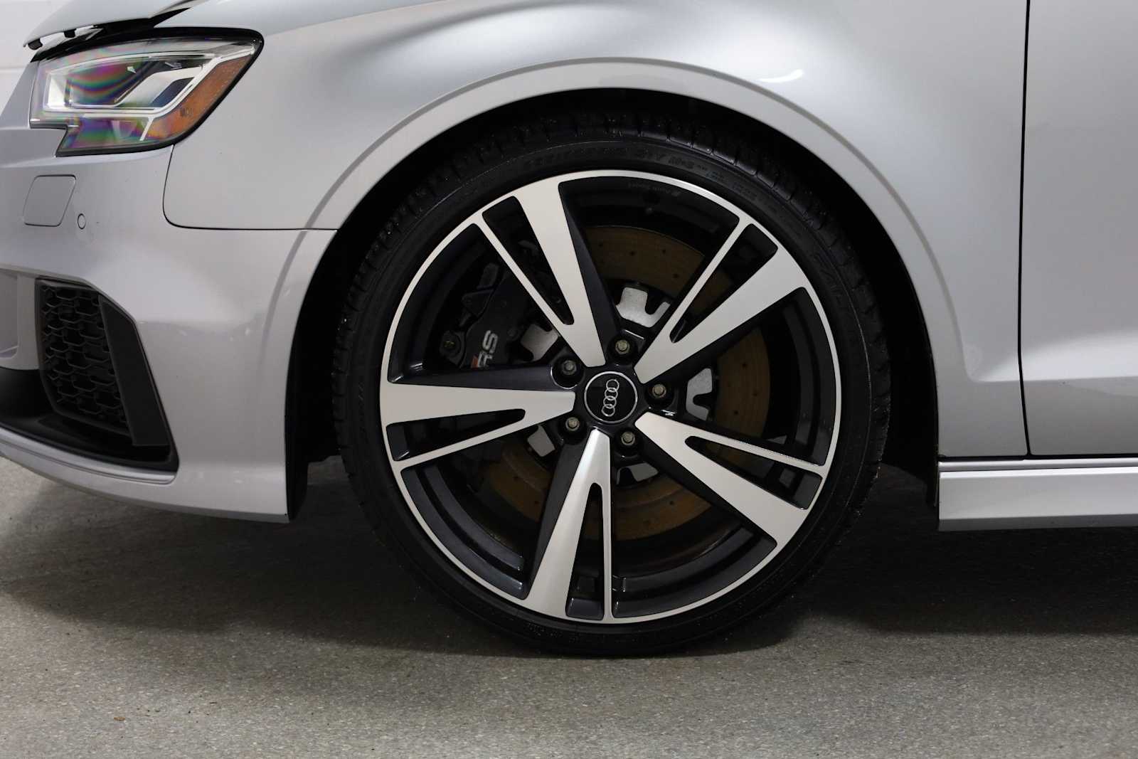 Thumbnail: 2018 Audi RS 3 - 38