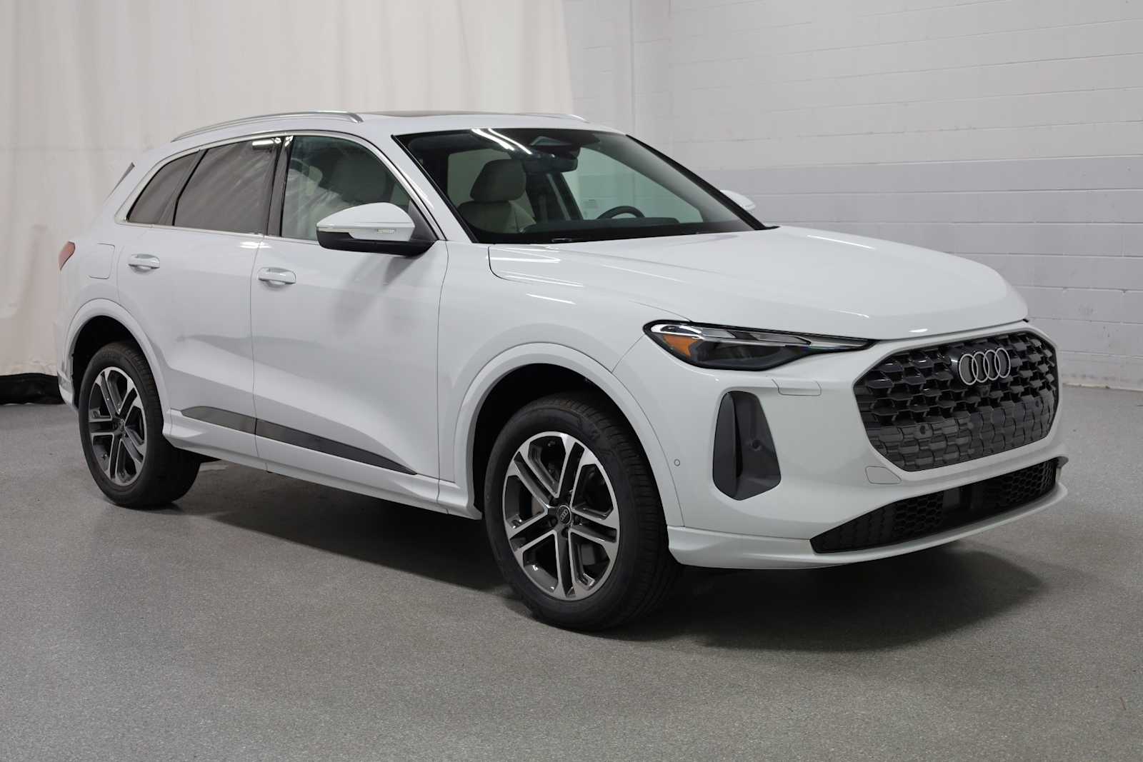 Thumbnail: 2025 Audi Q5 - 13