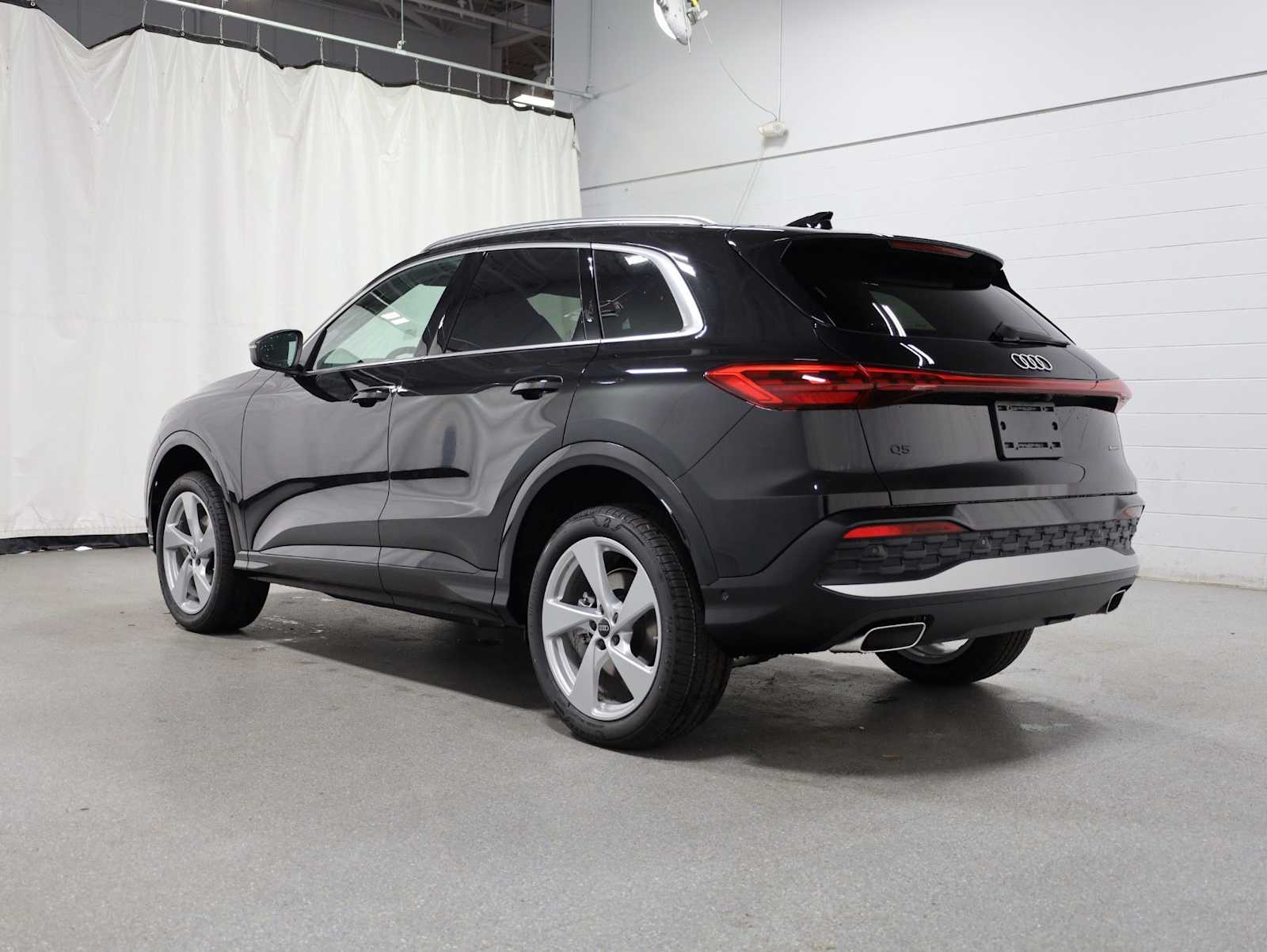 Thumbnail: 2026 Audi Q5 - 3
