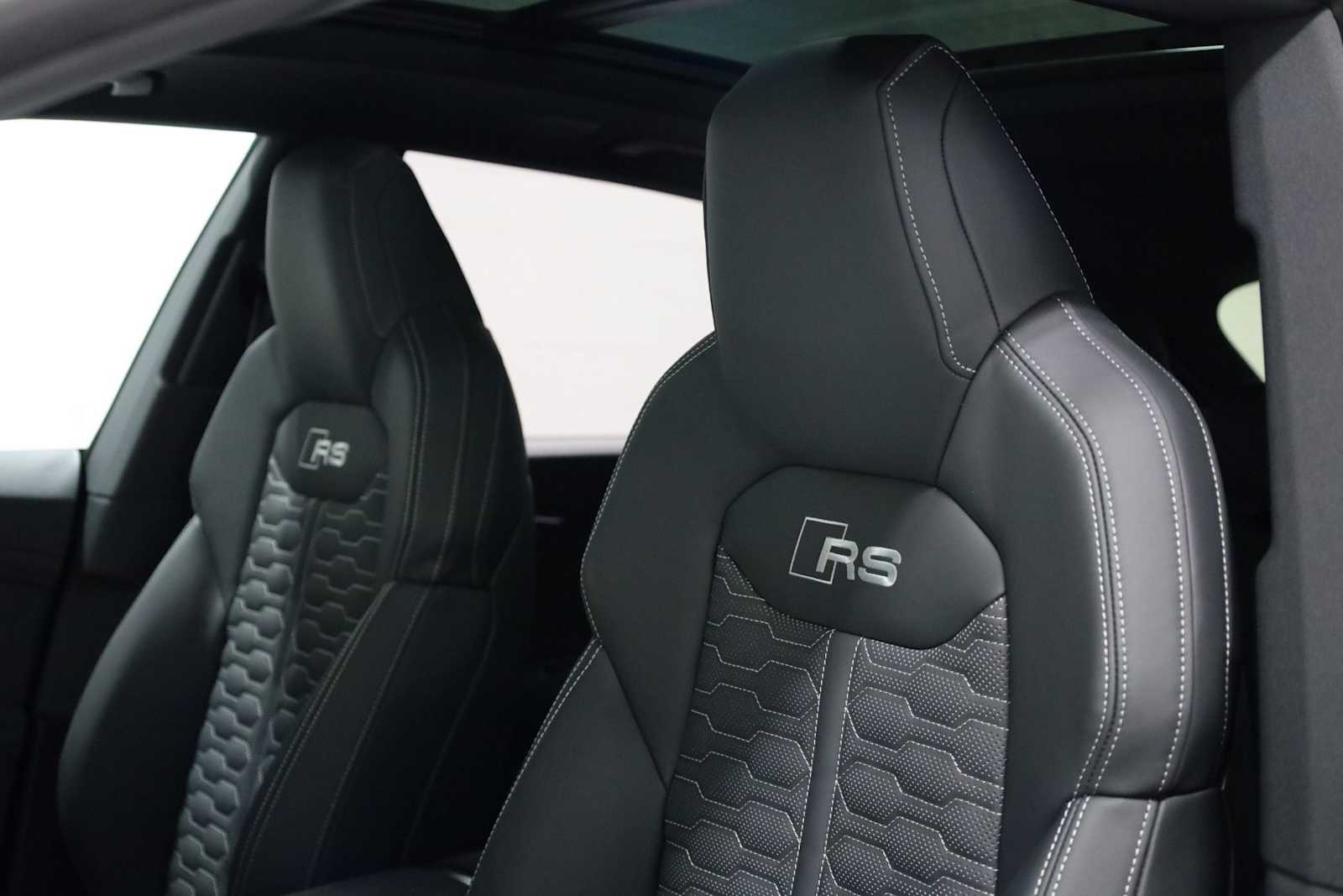 Thumbnail: 2026 Audi RS Q8 - 18