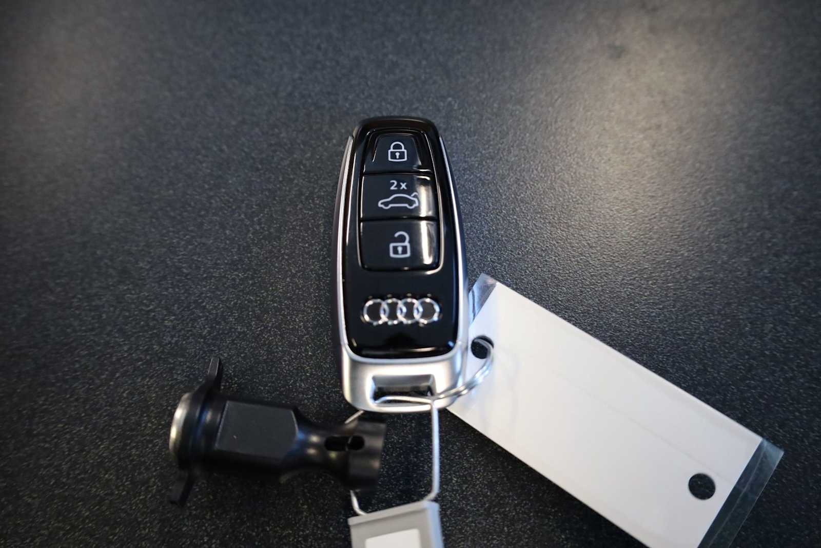 Thumbnail: 2026 Audi Q8 - 40