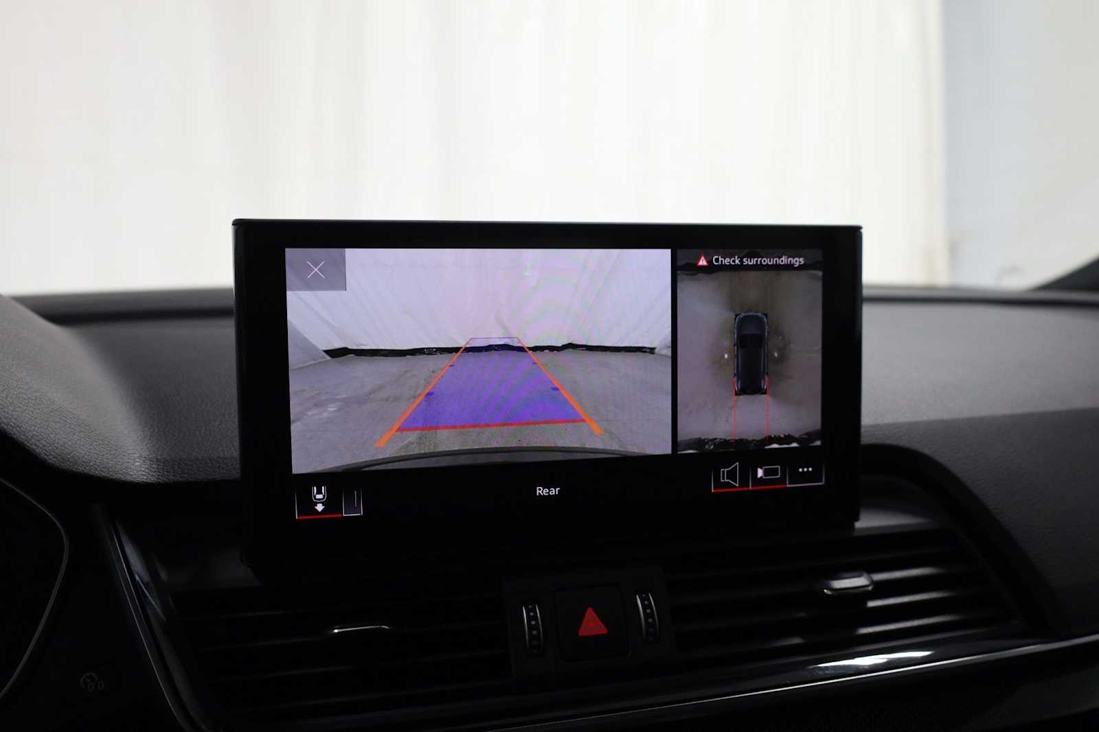 Thumbnail: 2023 Audi SQ5 - 32