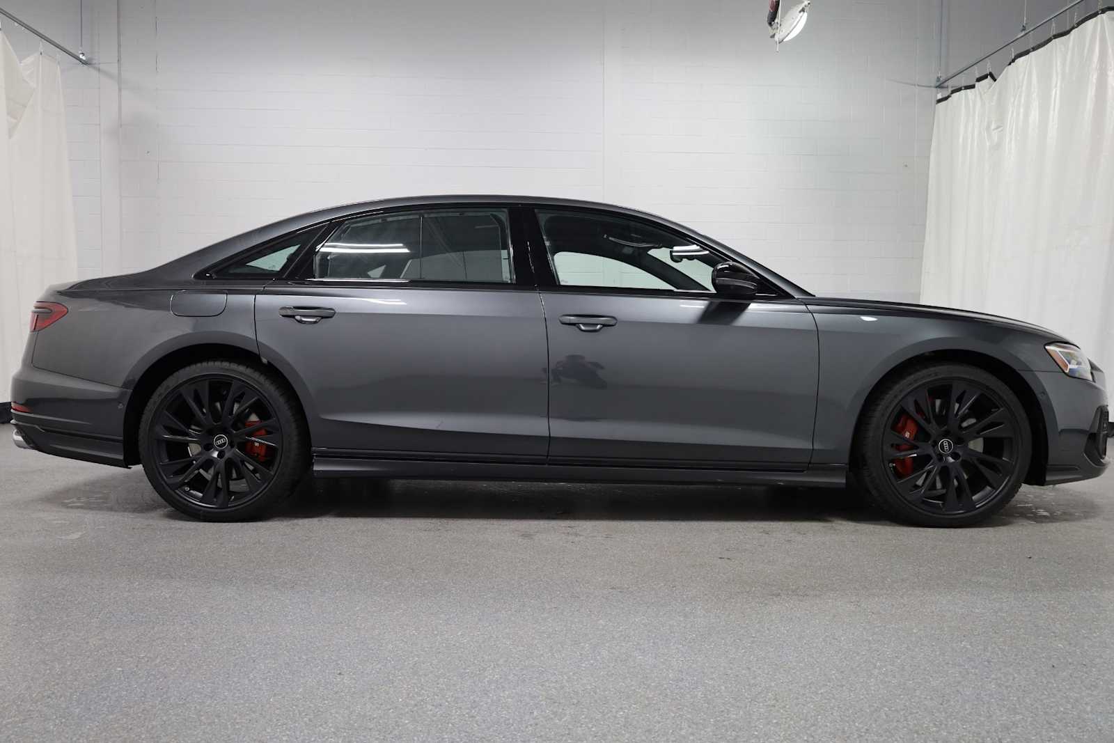 Thumbnail: 2025 Audi S8 - 10