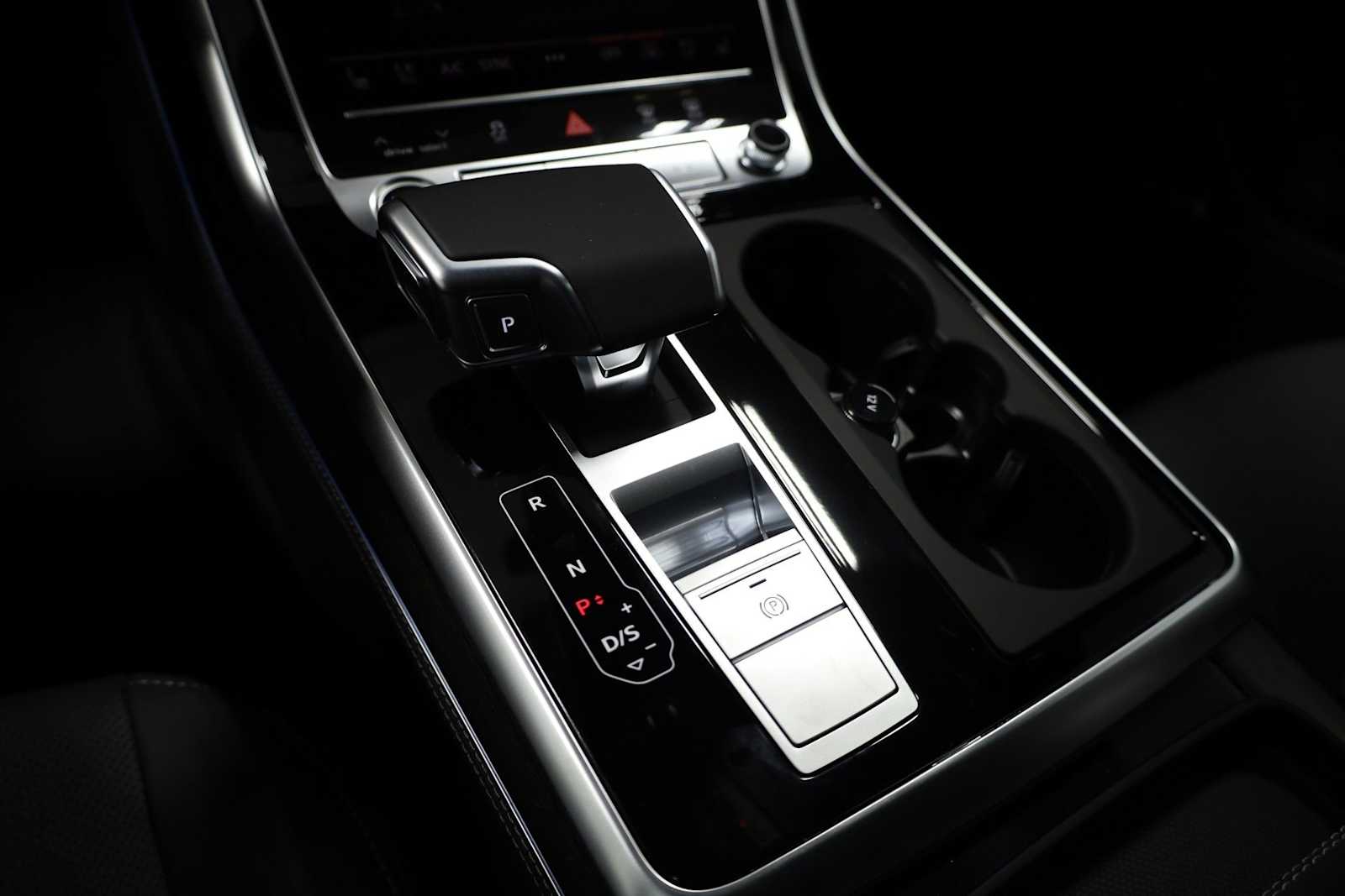 Thumbnail: 2026 Audi Q8 - 27