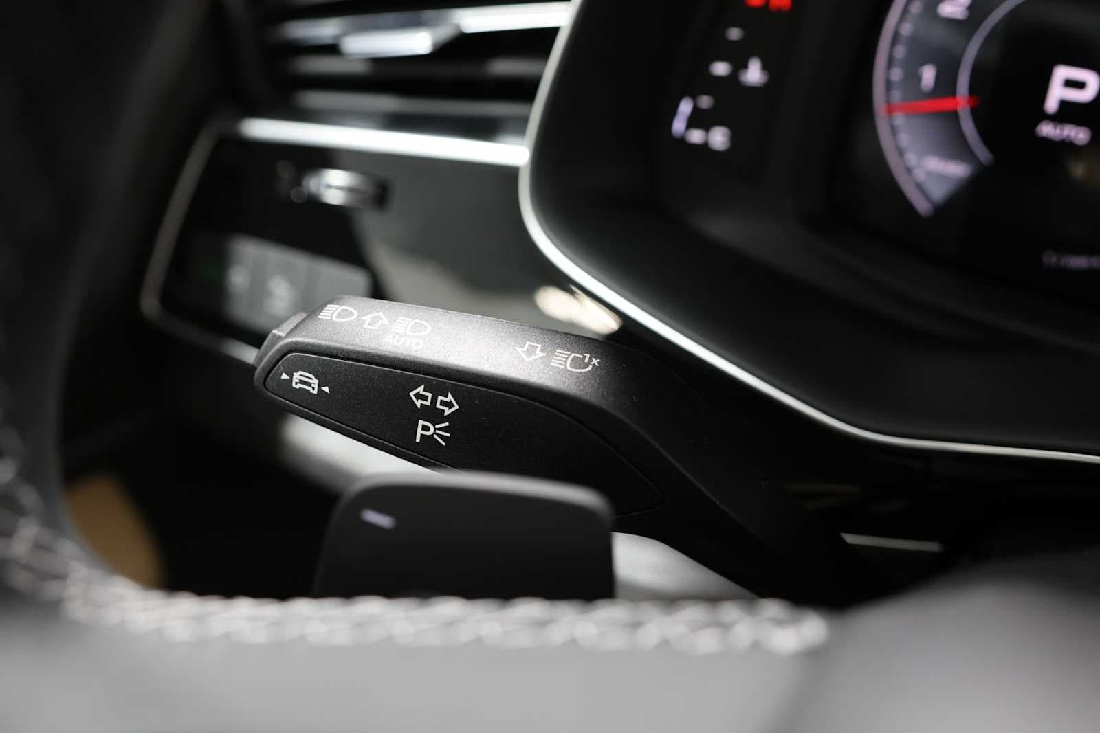 Thumbnail: 2025 Audi Q8 - 29