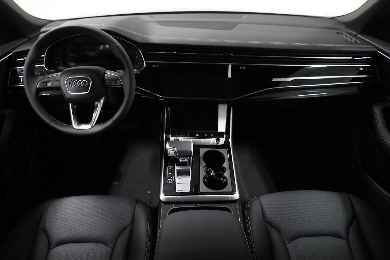 Thumbnail: 2026 Audi Q8 - 24