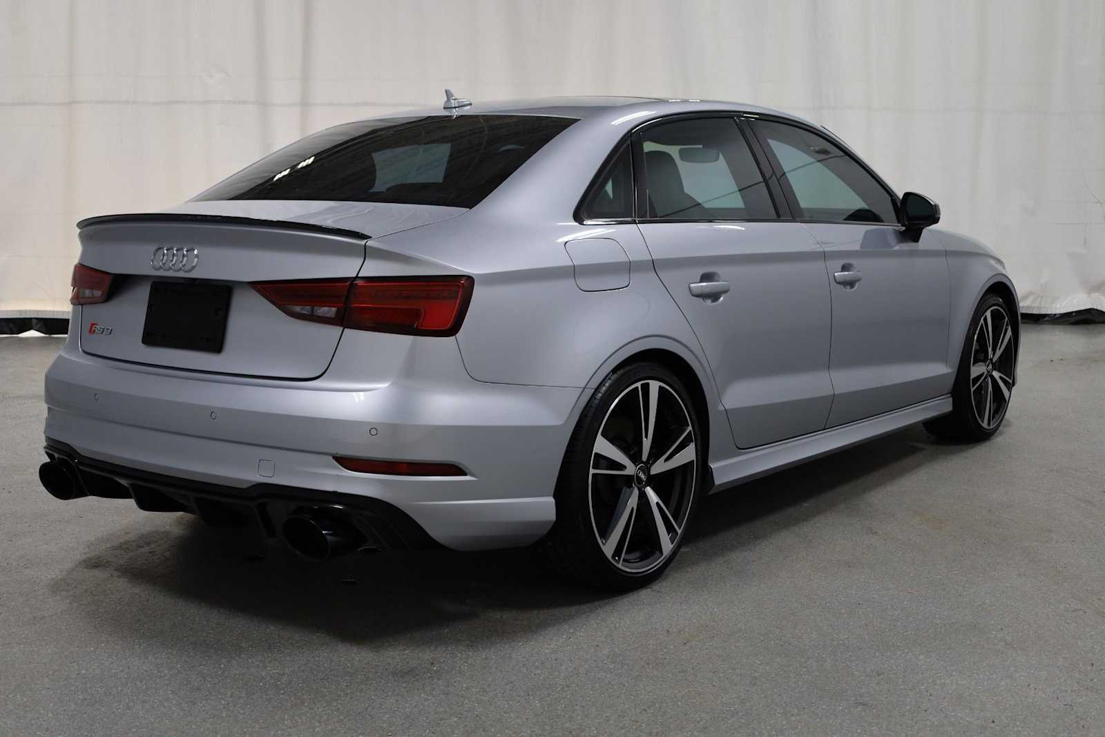 Thumbnail: 2018 Audi RS 3 - 10