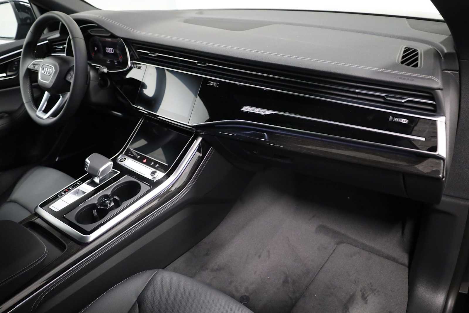 Thumbnail: 2026 Audi Q8 - 6