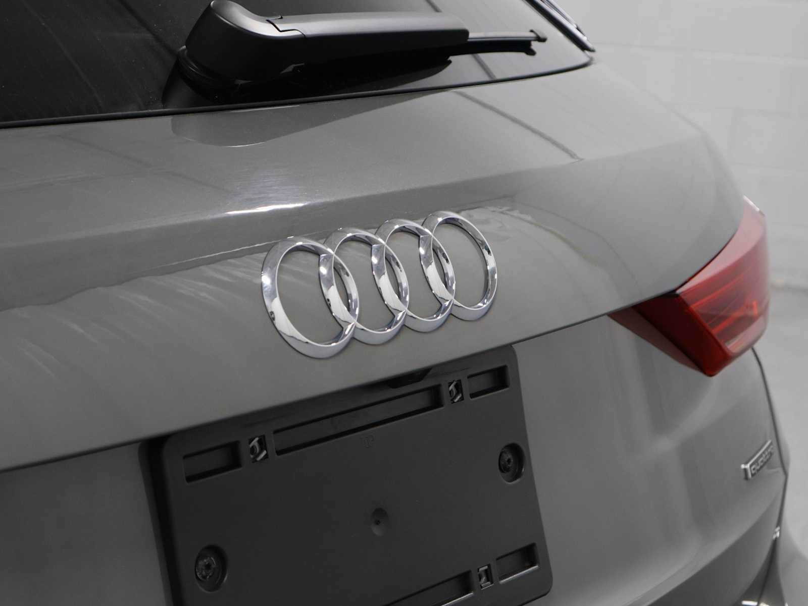 Thumbnail: 2023 Audi Q3 - 8