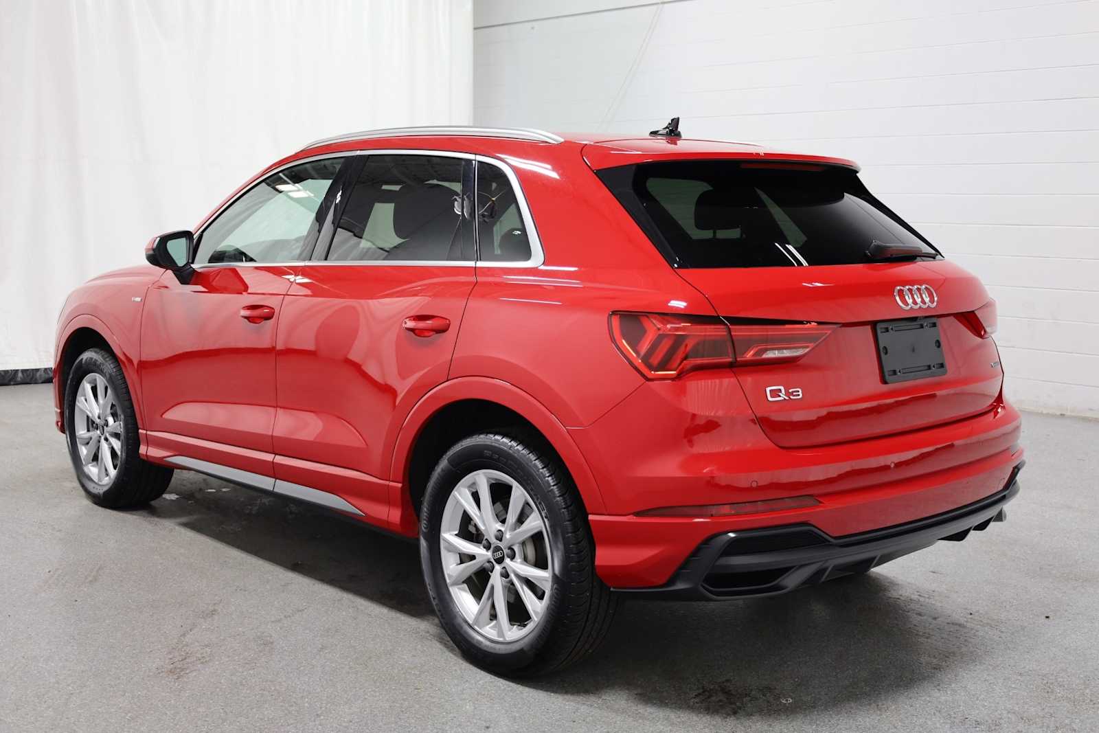 2022 Audi Q3 45 TFSI S line Premium photo 3