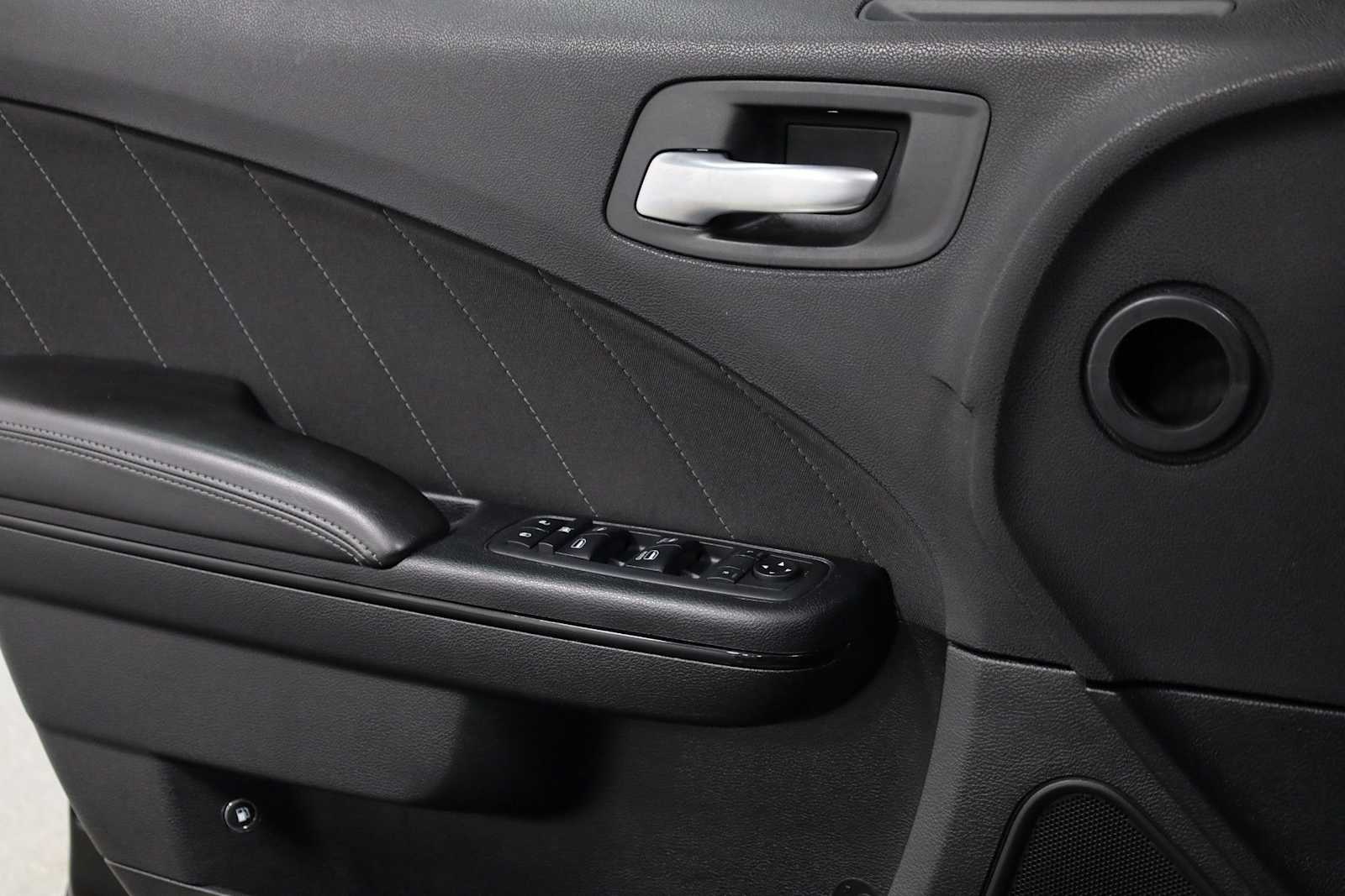 Thumbnail: 2018 Dodge Charger - 16