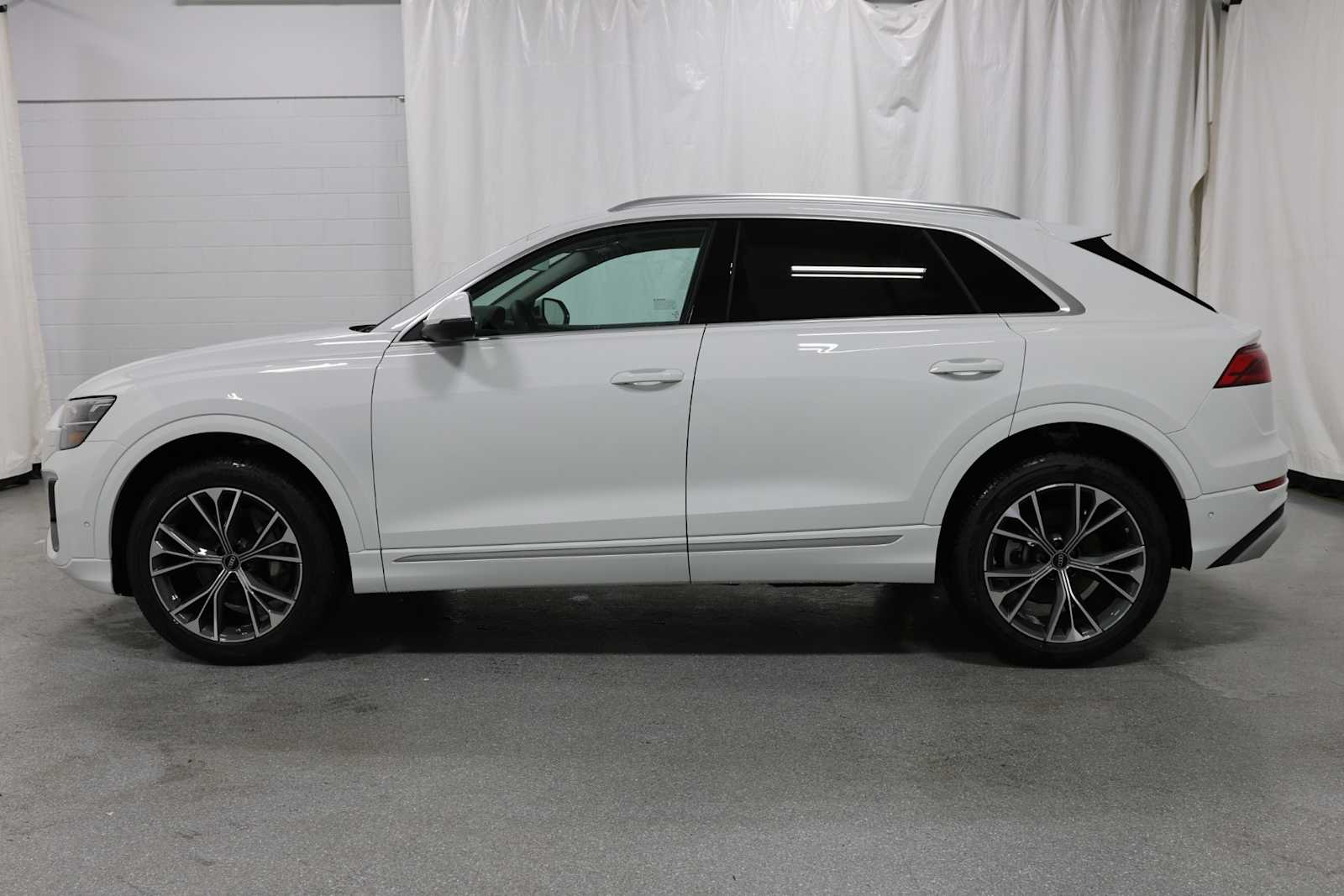 Thumbnail: 2025 Audi Q8 - 2