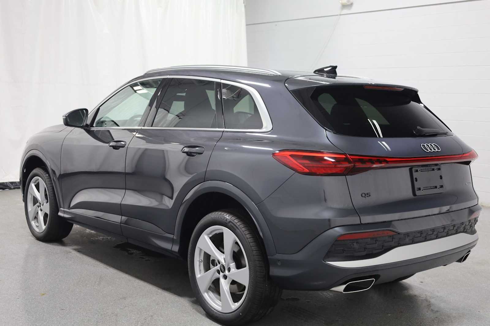 Thumbnail: 2025 Audi Q5 - 3