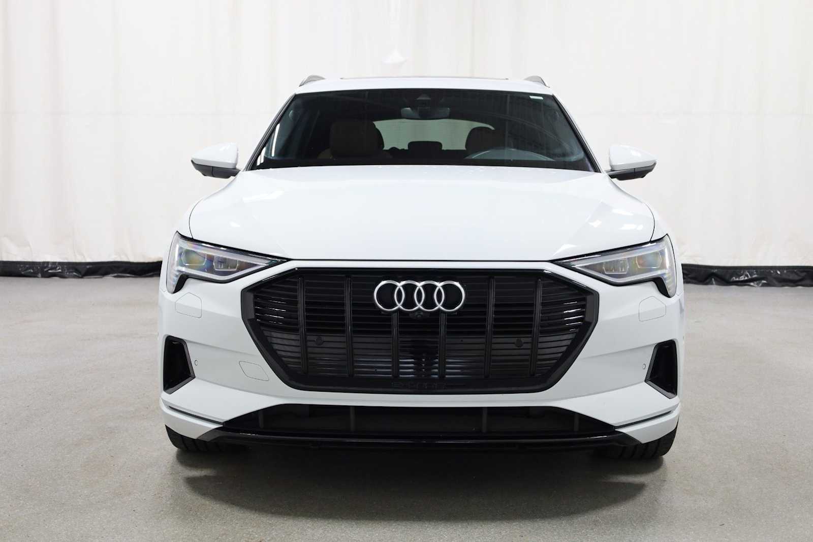 Thumbnail: 2023 Audi e-tron - 14