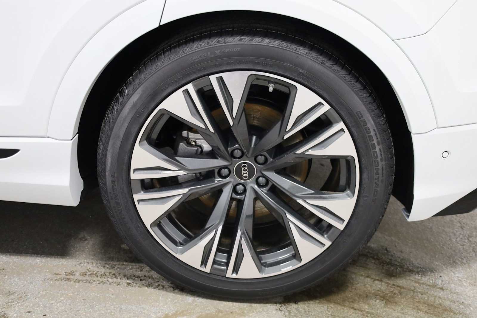 Thumbnail: 2026 Audi Q8 - 37