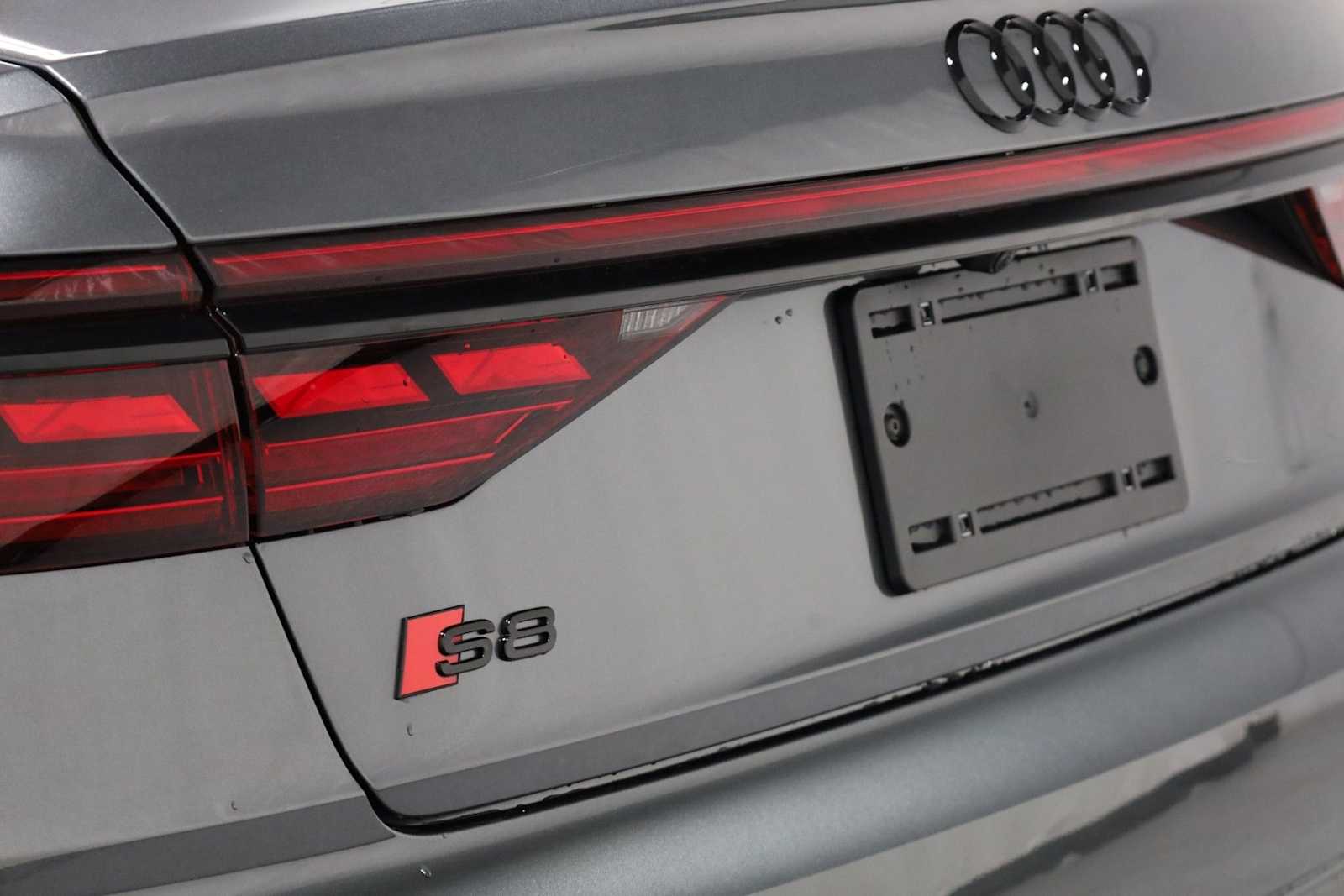 Thumbnail: 2025 Audi S8 - 8
