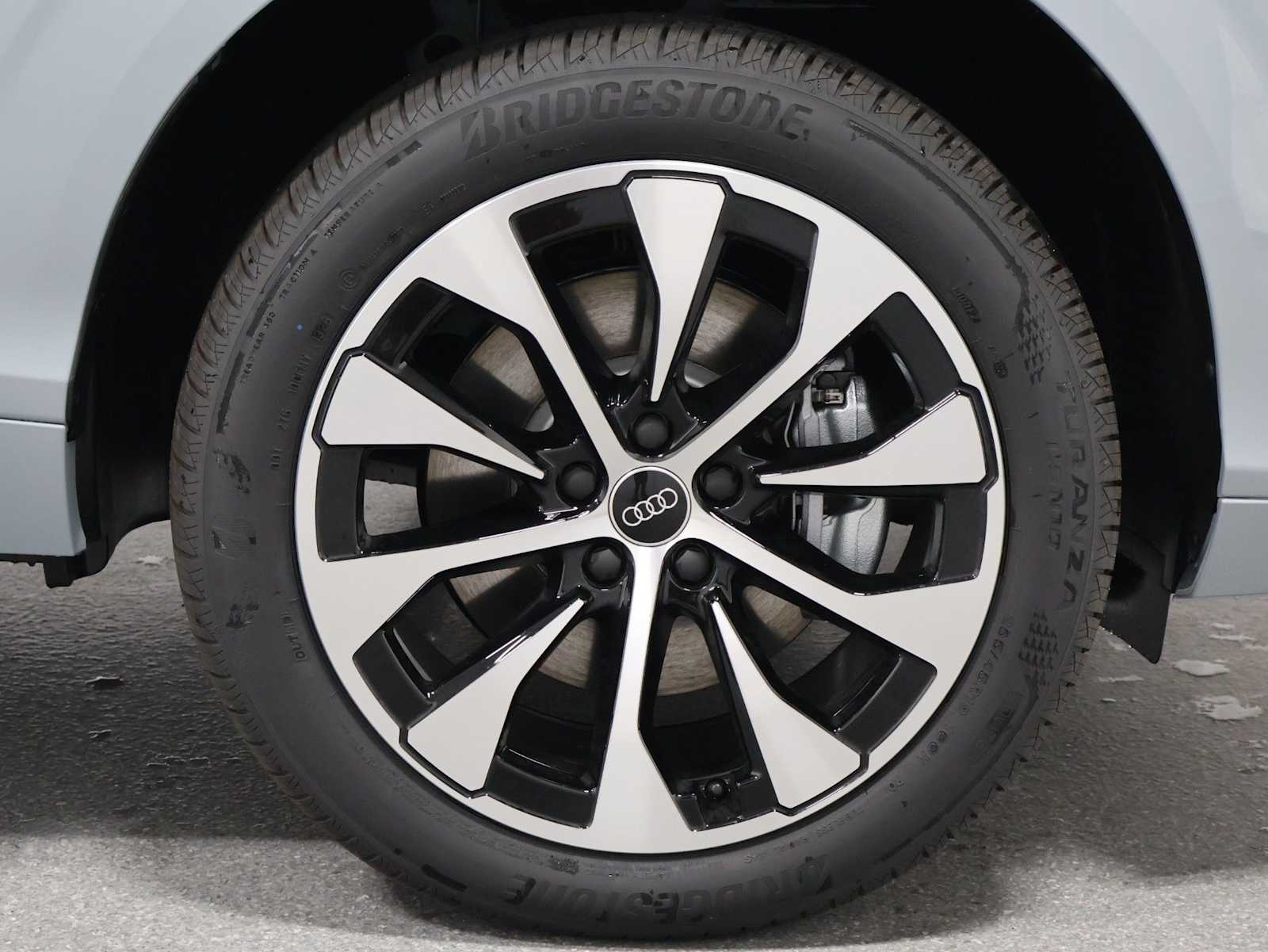 Thumbnail: 2026 Audi Q3 - 12