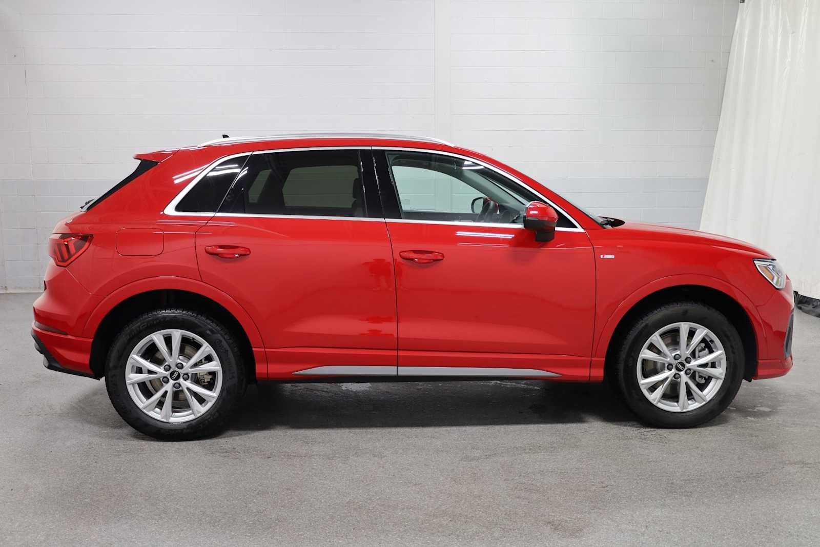 Thumbnail: 2025 Audi Q3 - 10