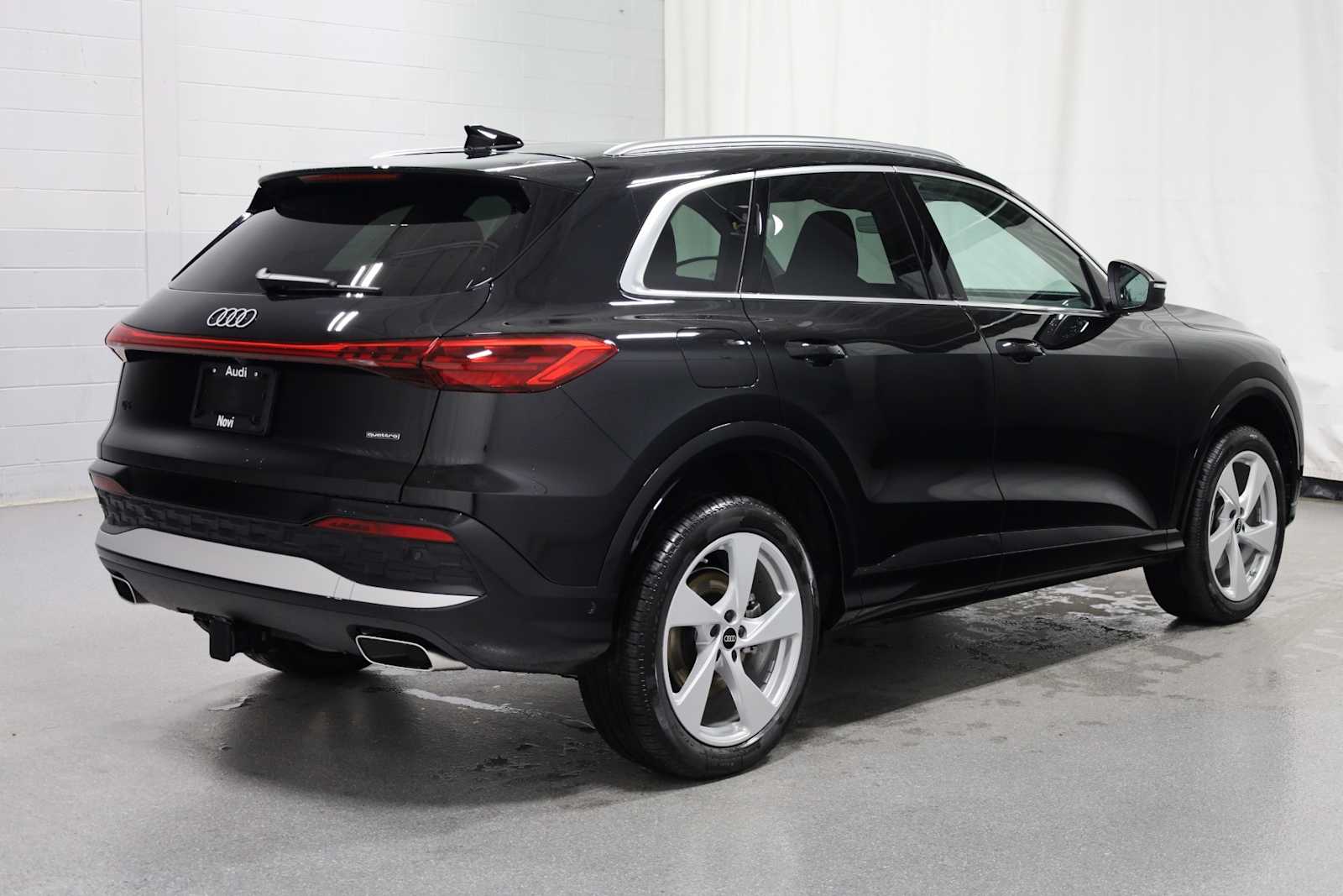 Thumbnail: 2025 Audi Q5 - 9