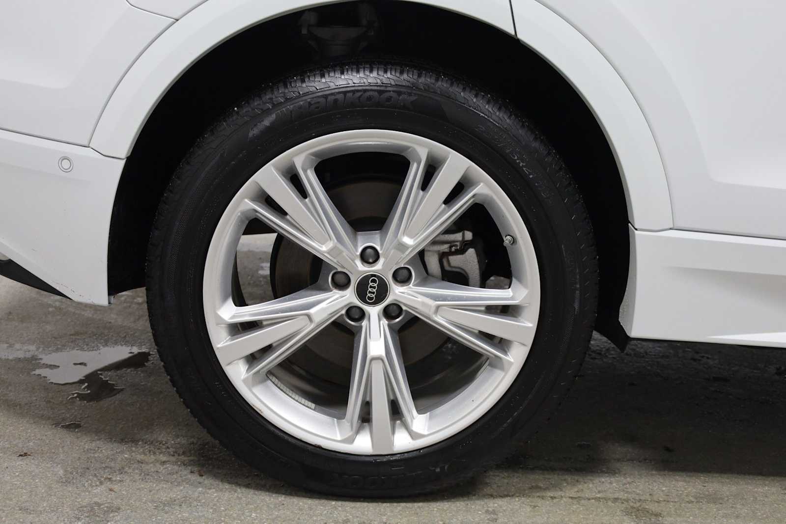 Thumbnail: 2023 Audi Q8 - 35