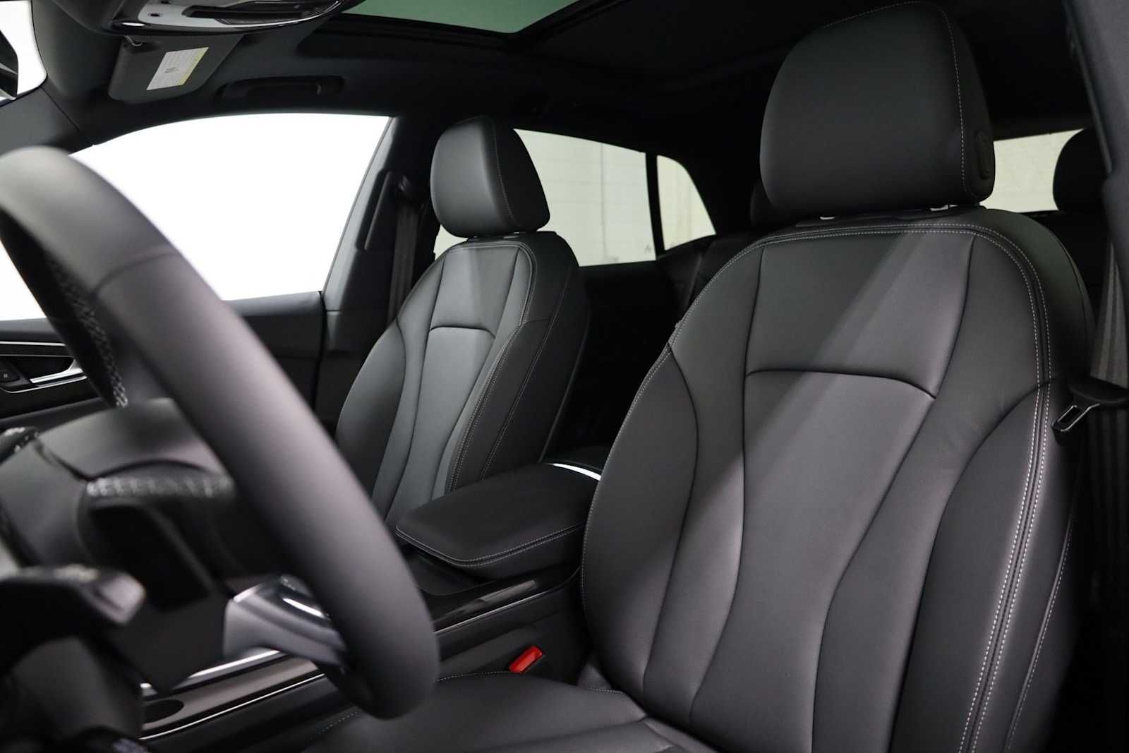 Thumbnail: 2025 Audi Q8 - 5