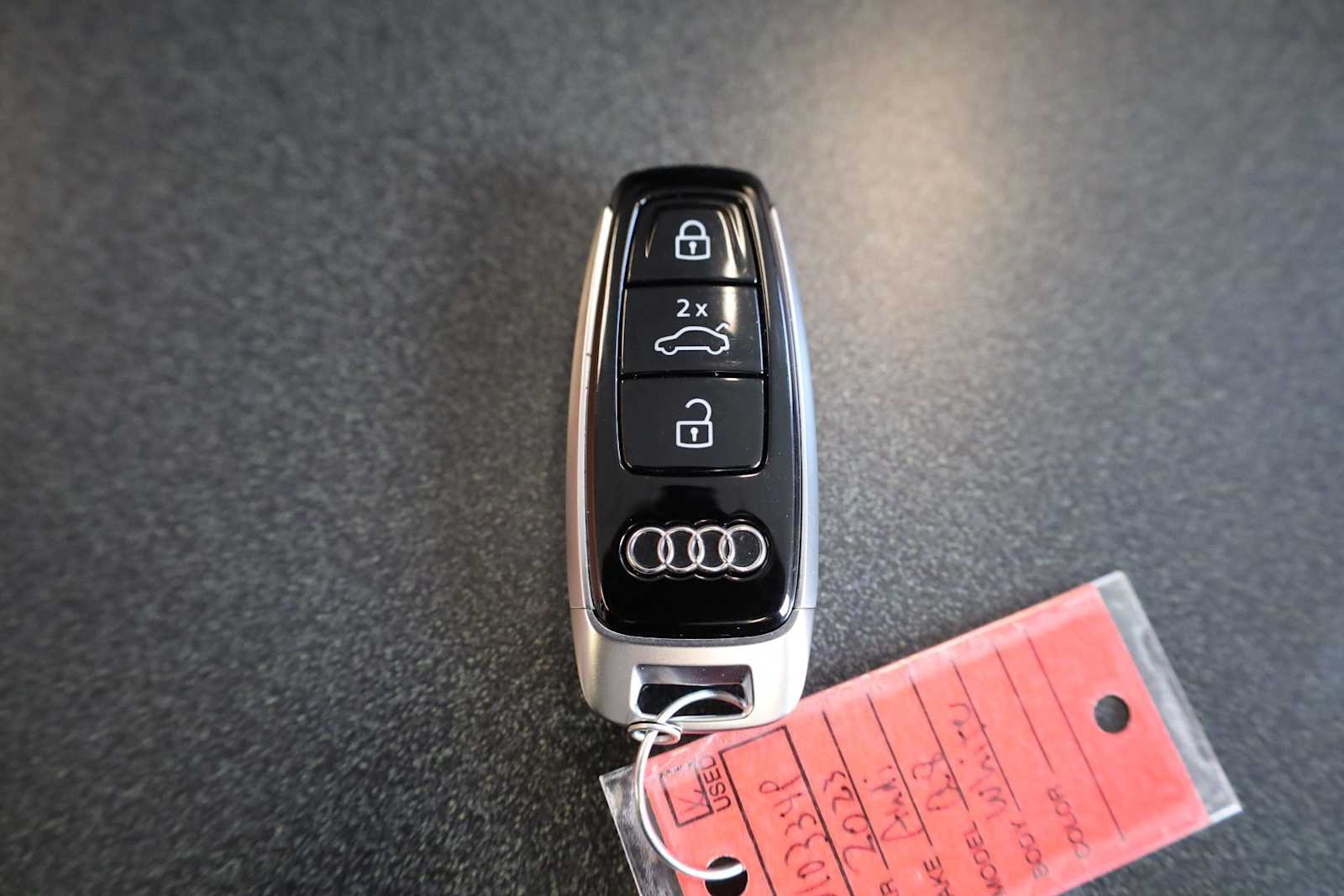 Thumbnail: 2023 Audi Q8 - 40