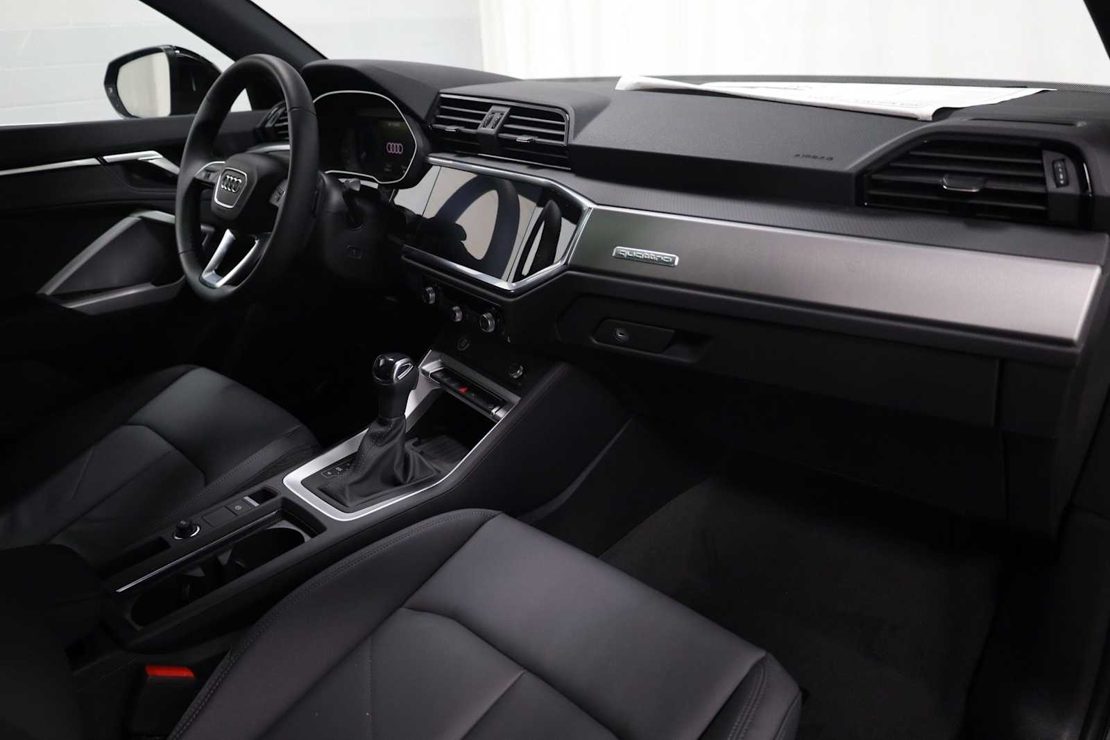 Thumbnail: 2025 Audi Q3 - 6