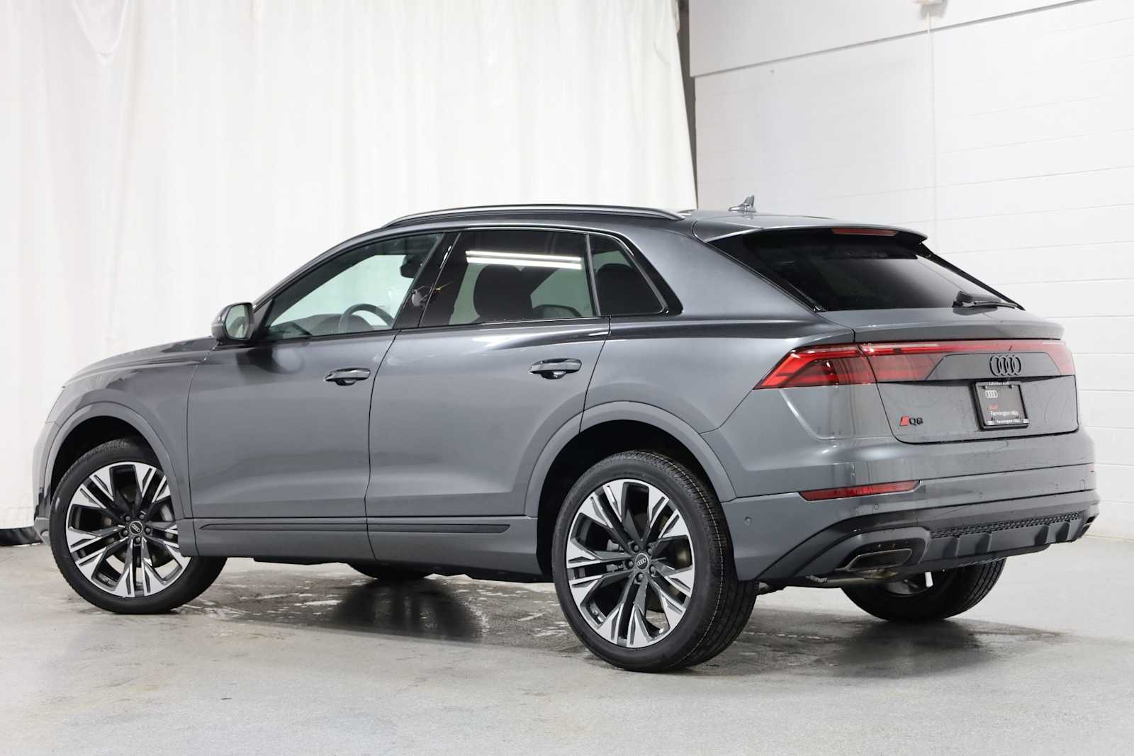 2025 Audi Q8 55 Premium Plus photo 2