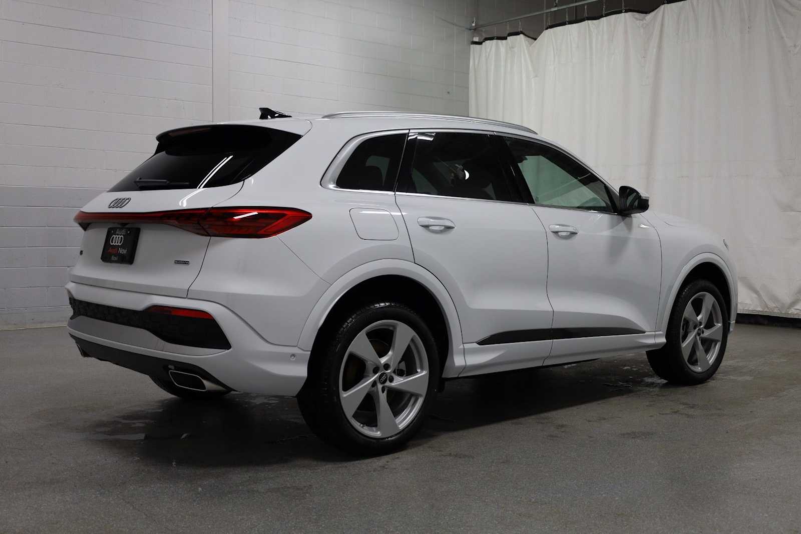 Thumbnail: 2026 Audi Q5 - 9