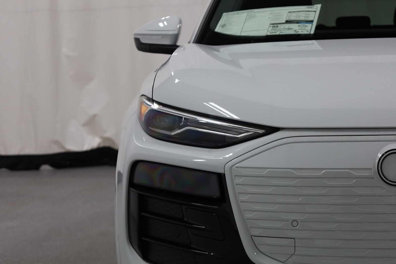 Thumbnail: 2025 Audi Q6 e-tron - 15