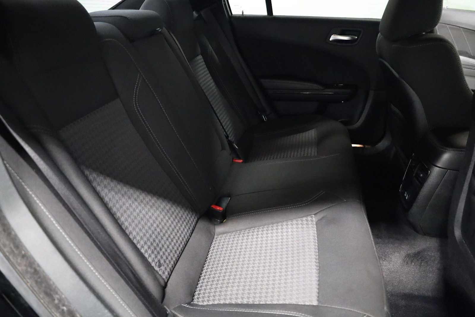 Thumbnail: 2018 Dodge Charger - 32