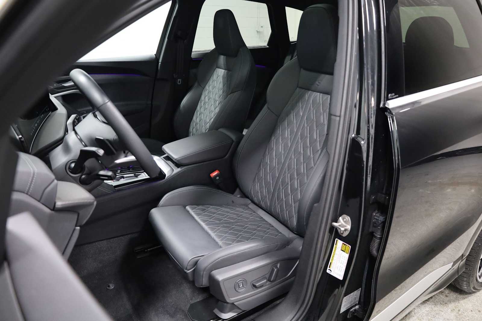 Thumbnail: 2025 Audi SQ5 - 5