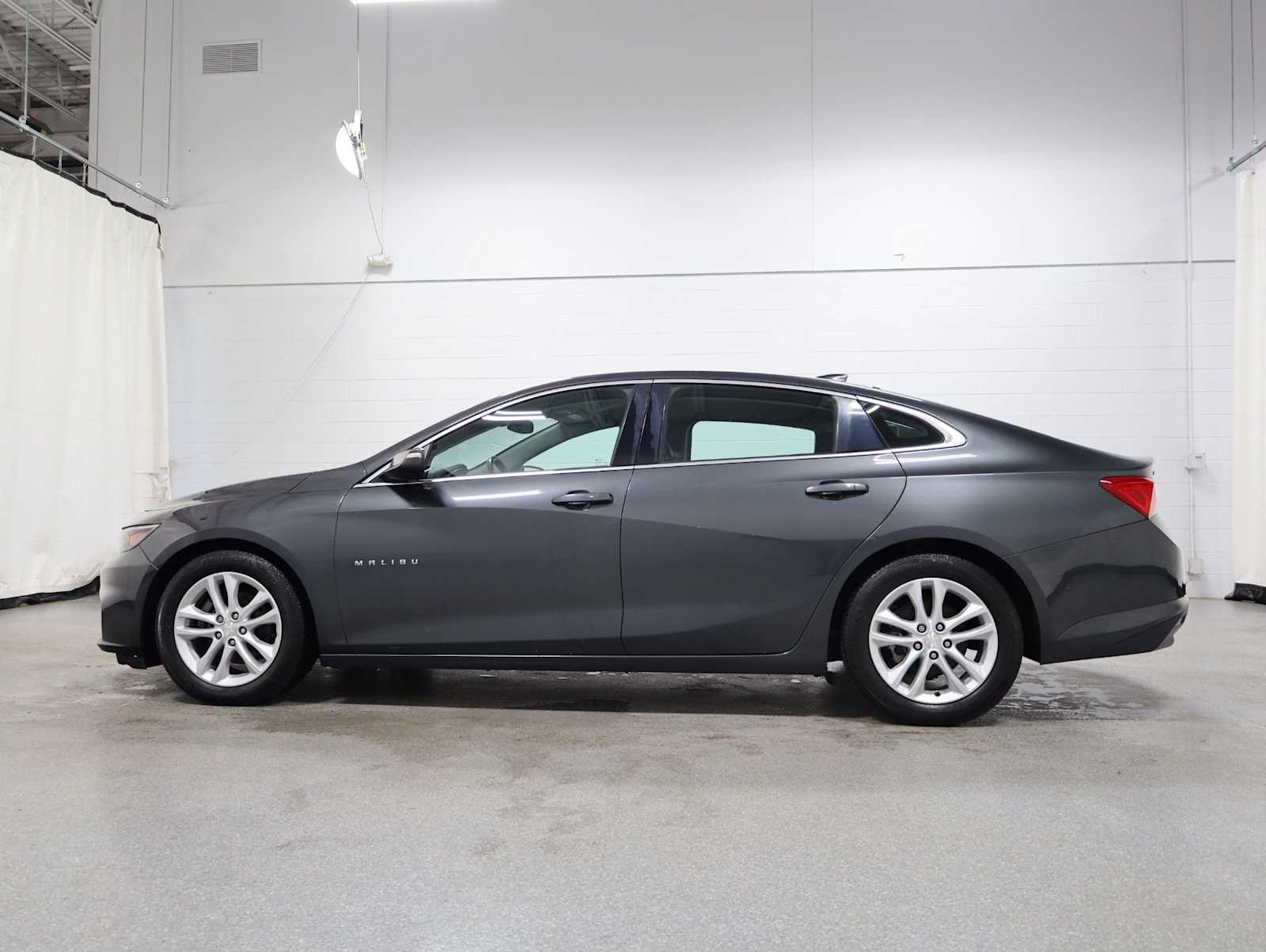 Thumbnail: 2017 Chevrolet Malibu - 2
