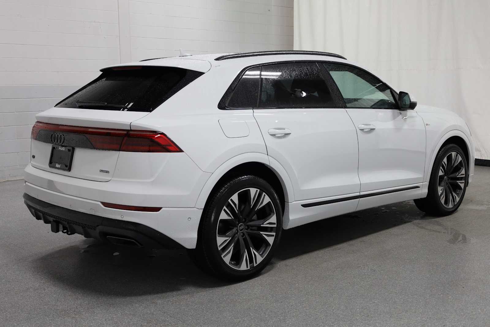 Thumbnail: 2026 Audi Q8 - 9