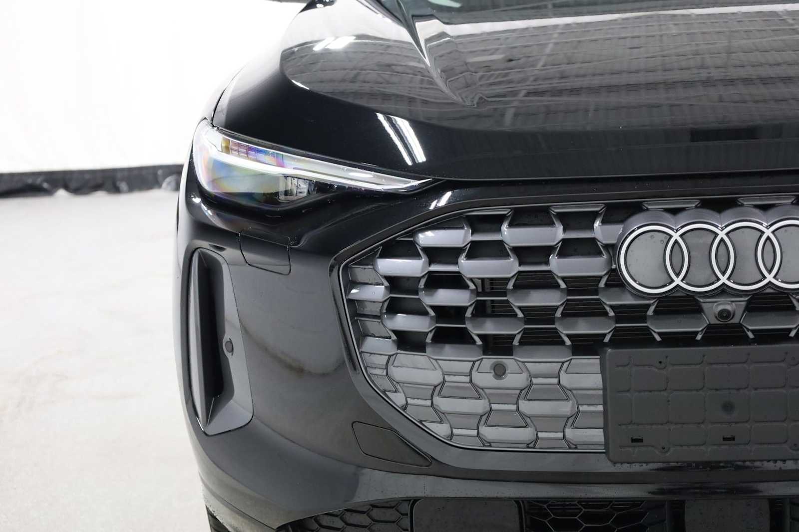 Thumbnail: 2025 Audi Q5 - 15