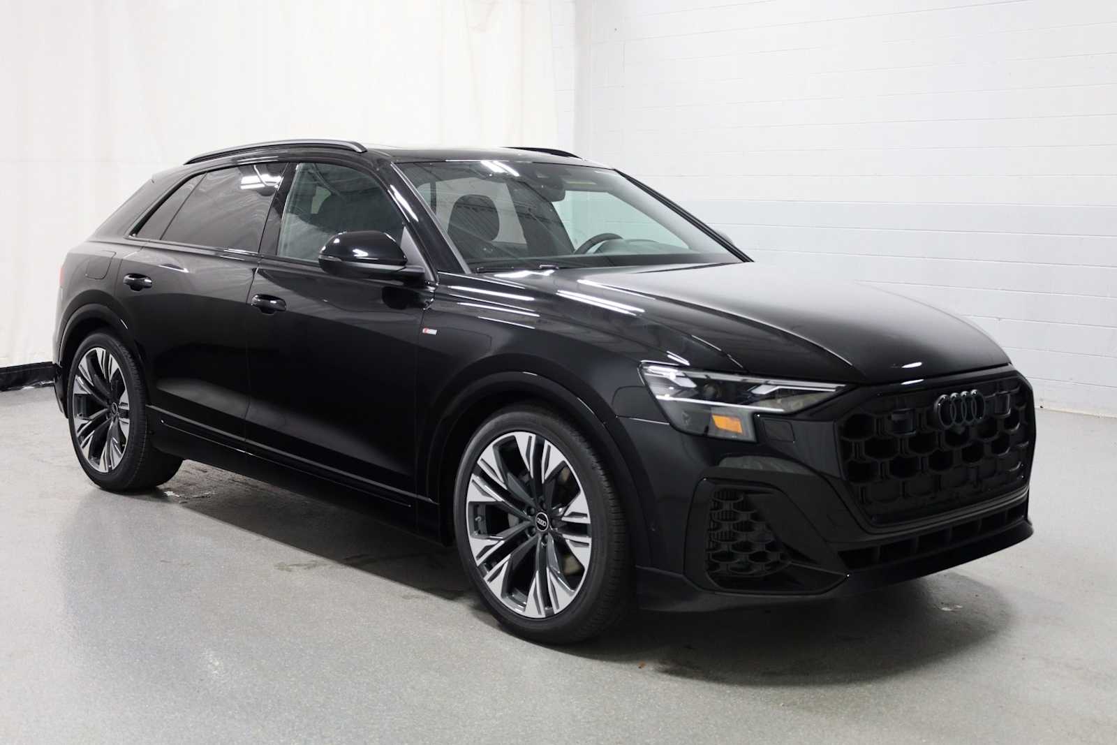 Thumbnail: 2026 Audi Q8 - 13
