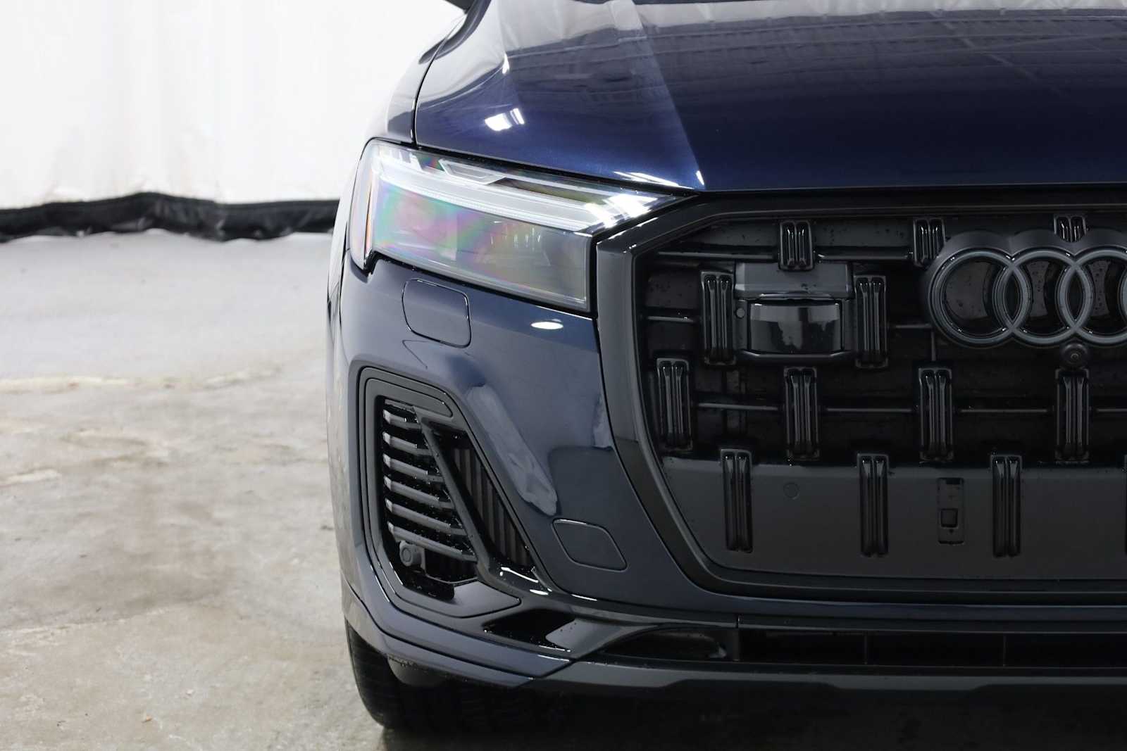 Thumbnail: 2026 Audi Q7 - 15