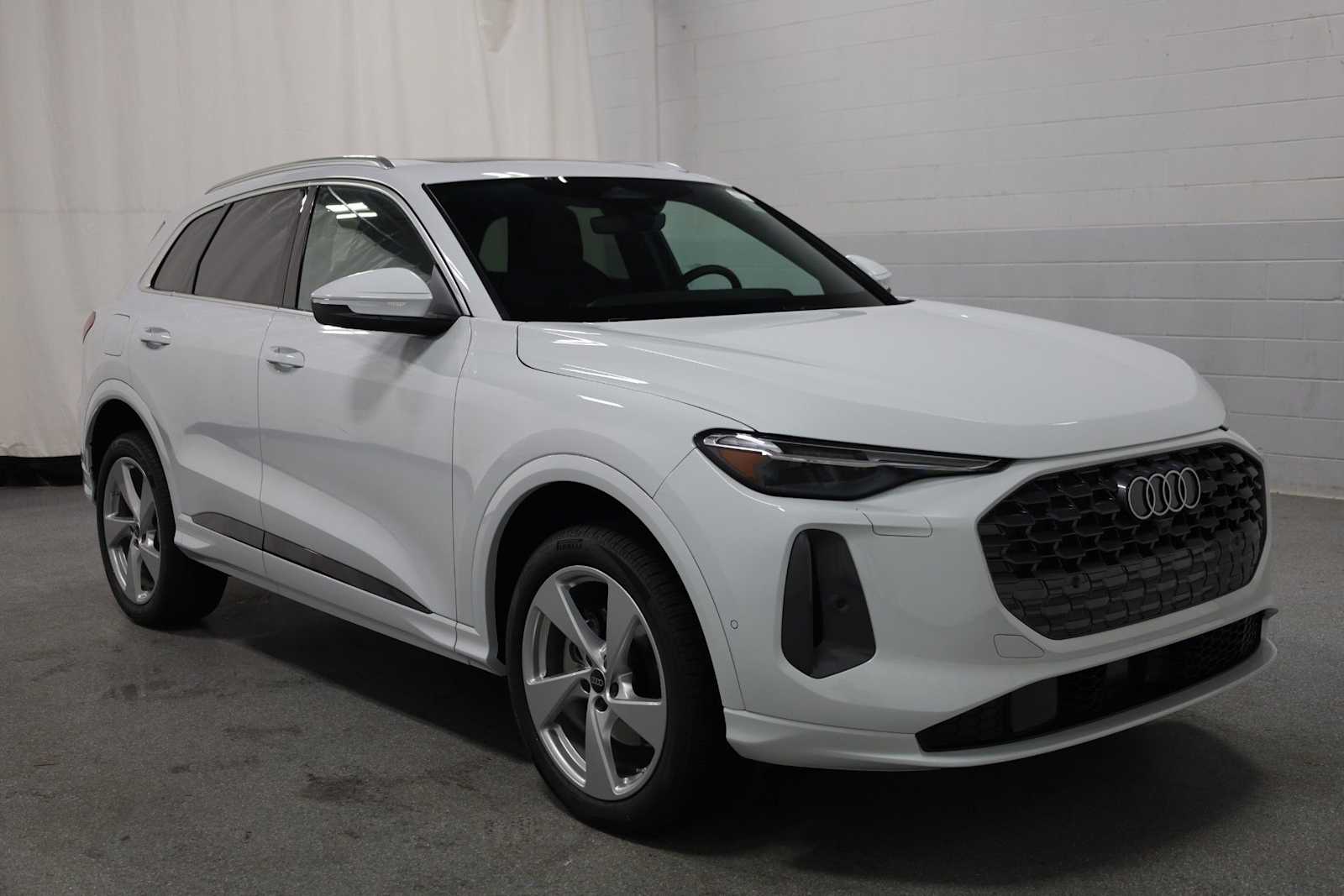 Thumbnail: 2025 Audi Q5 - 13