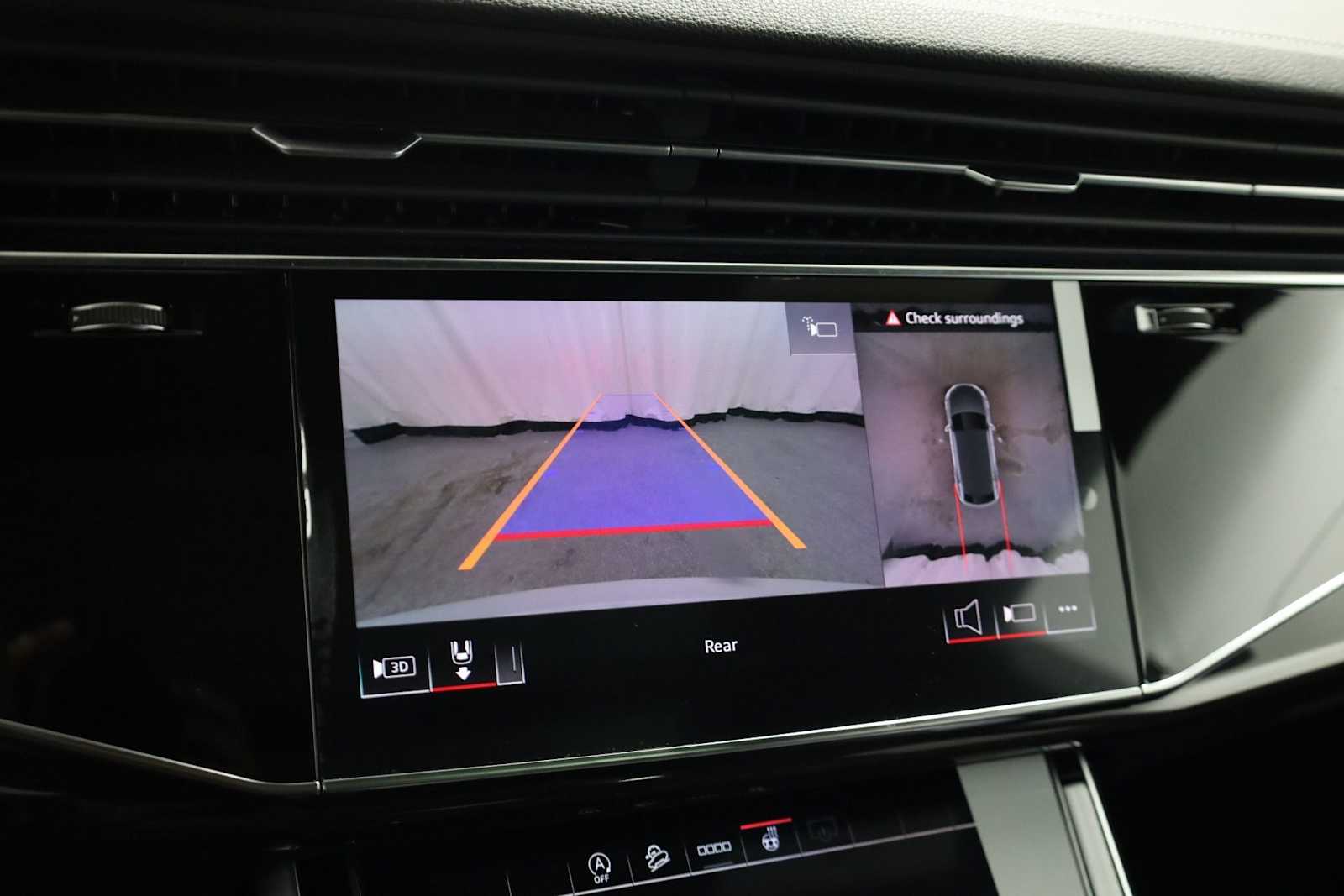 Thumbnail: 2026 Audi Q8 - 32